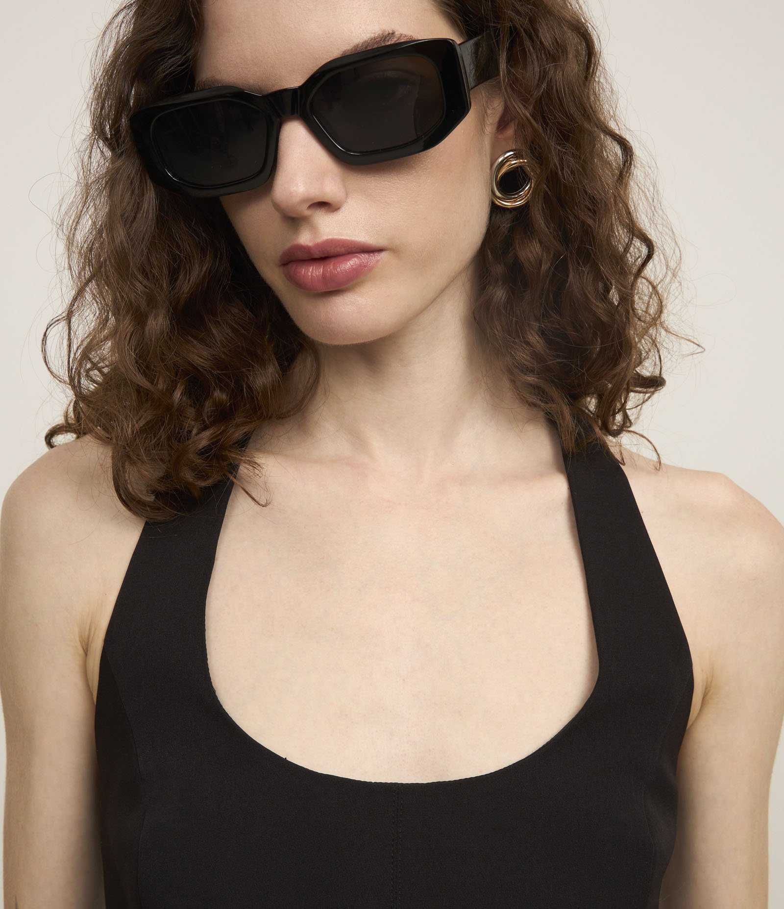 Blusa Frente Única em Crepe com Detalhe Frontal Preto 4