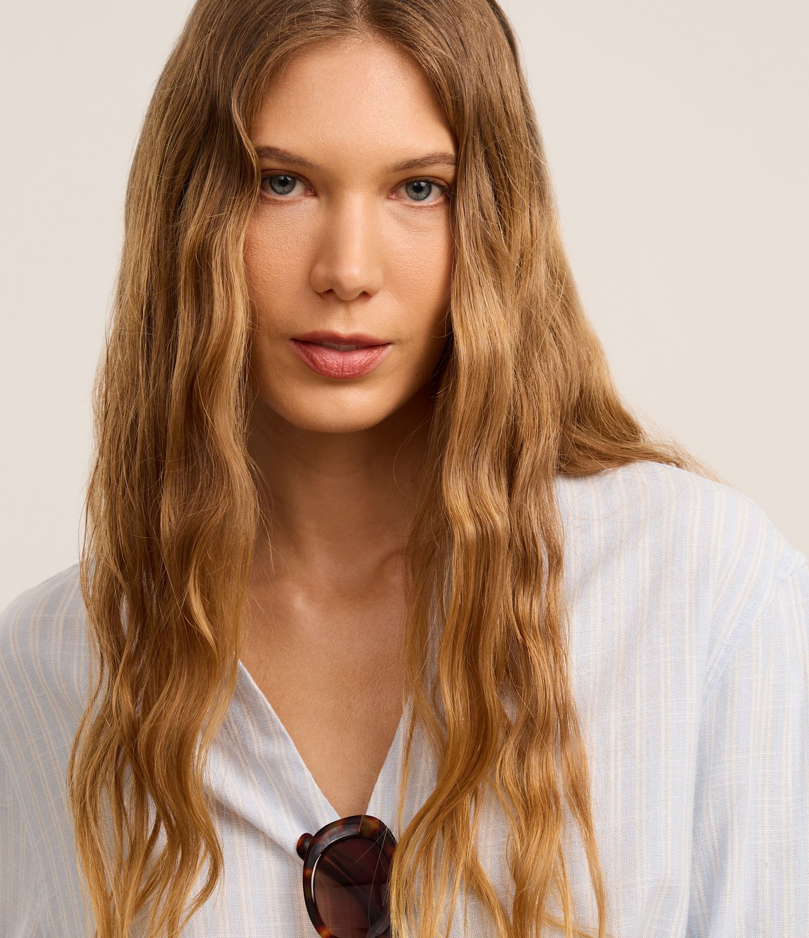 Camisa em Viscolinho Listrada de Fios Tintos Azul Claro 3