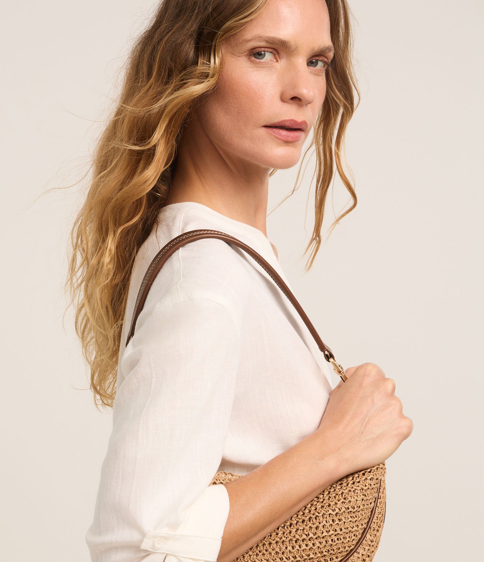 Camisa em Viscolinho com Gola Padre Branco 5