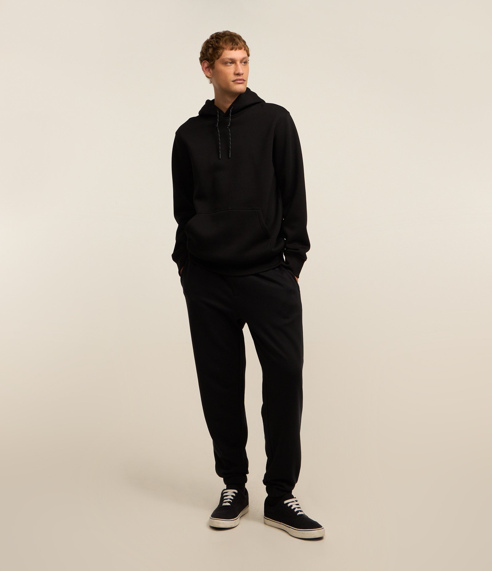 Calça Jogger em Moletom com Cós Elástico e Cordão Preto 1