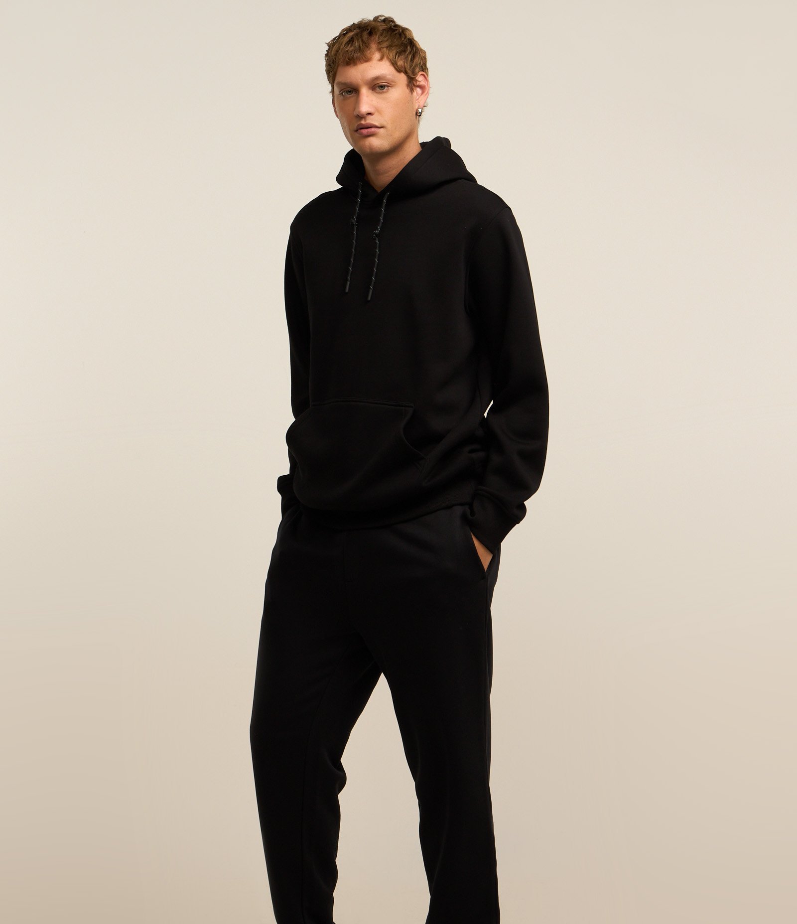 Calça Jogger em Moletom com Cós Elástico e Cordão Preto 2