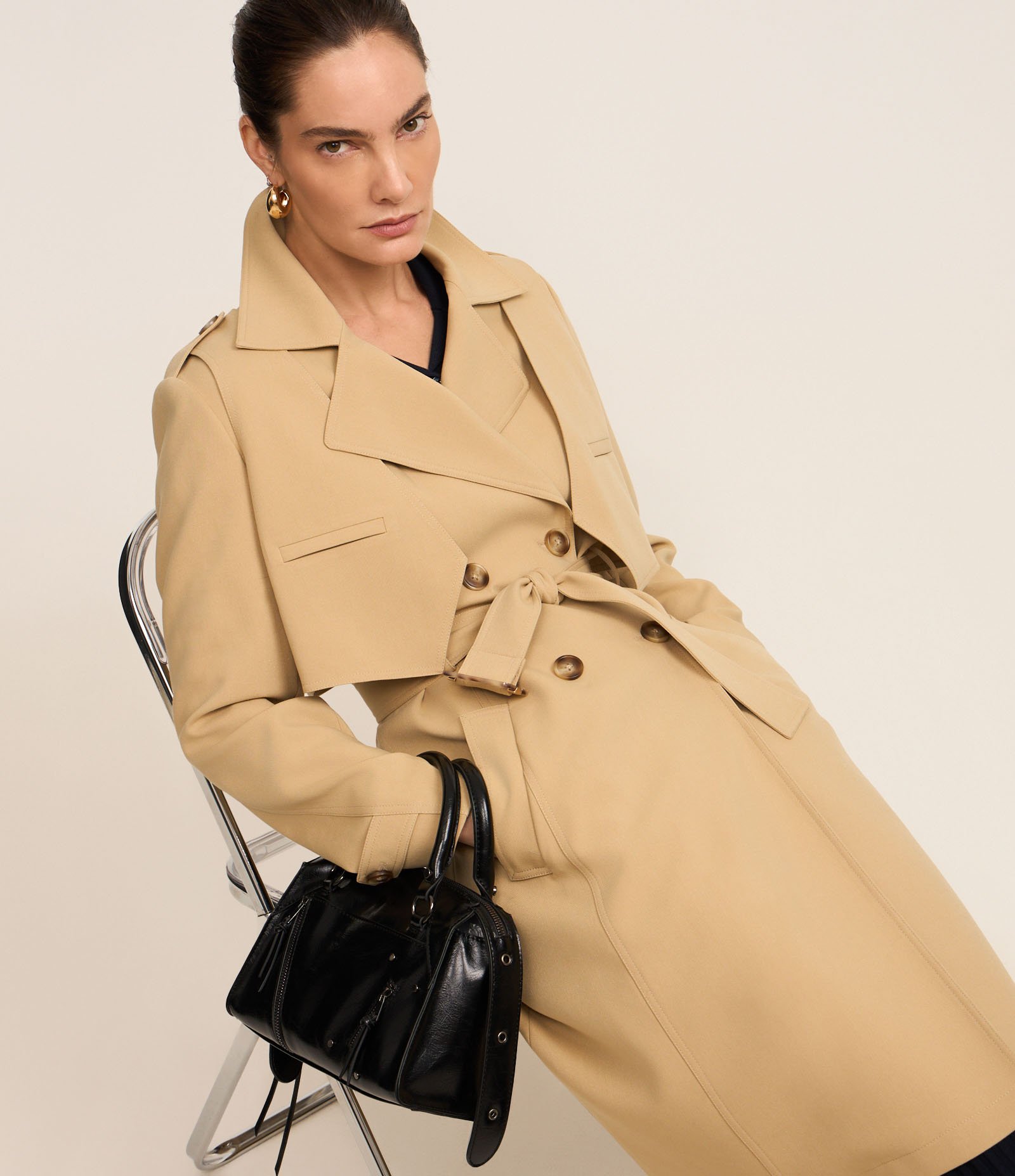 Casaco Trench Coat Gabardine com Botões Frontais e Cinto Bege 10