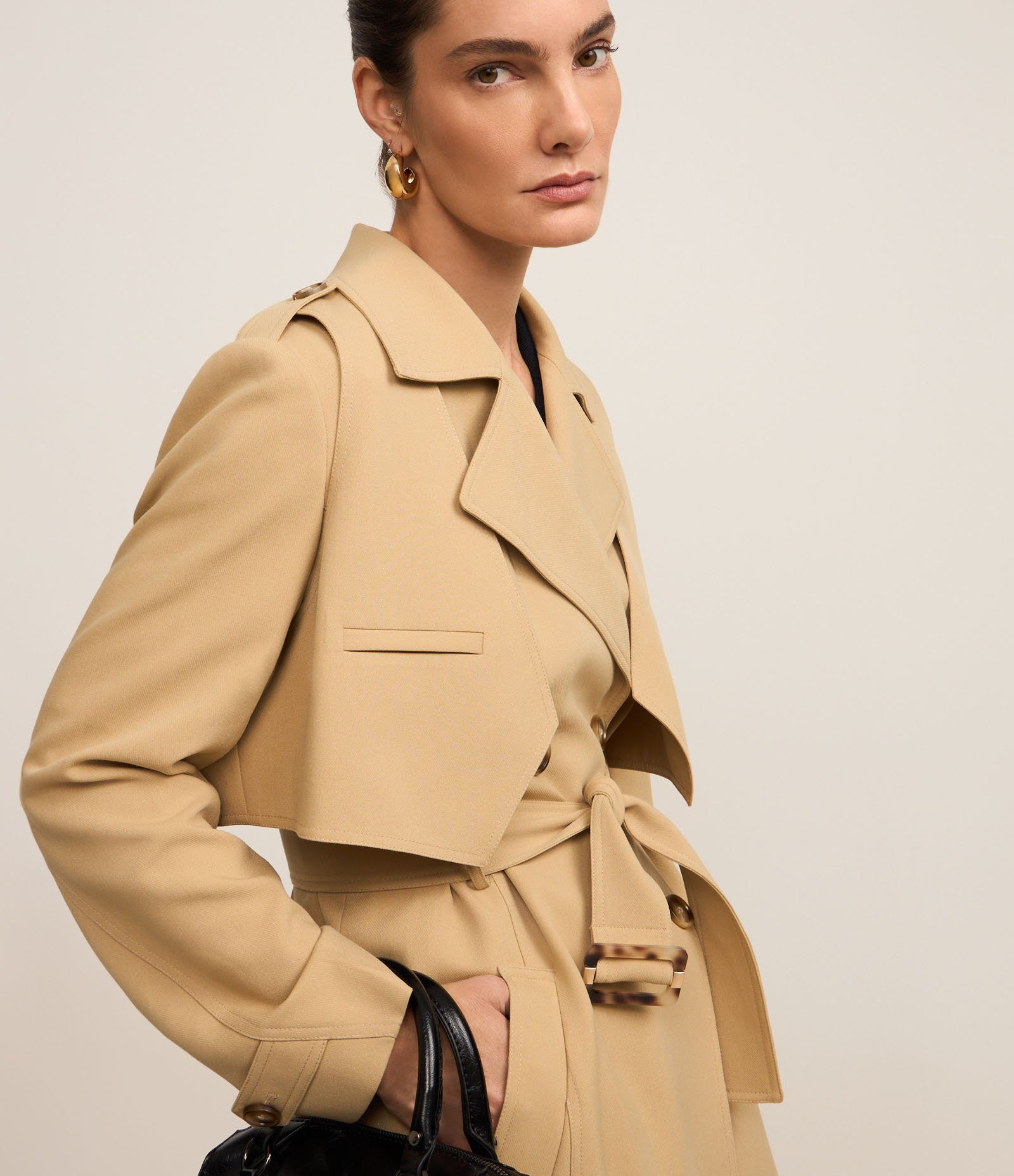 Casaco Trench Coat Gabardine com Botões Frontais e Cinto Bege 4