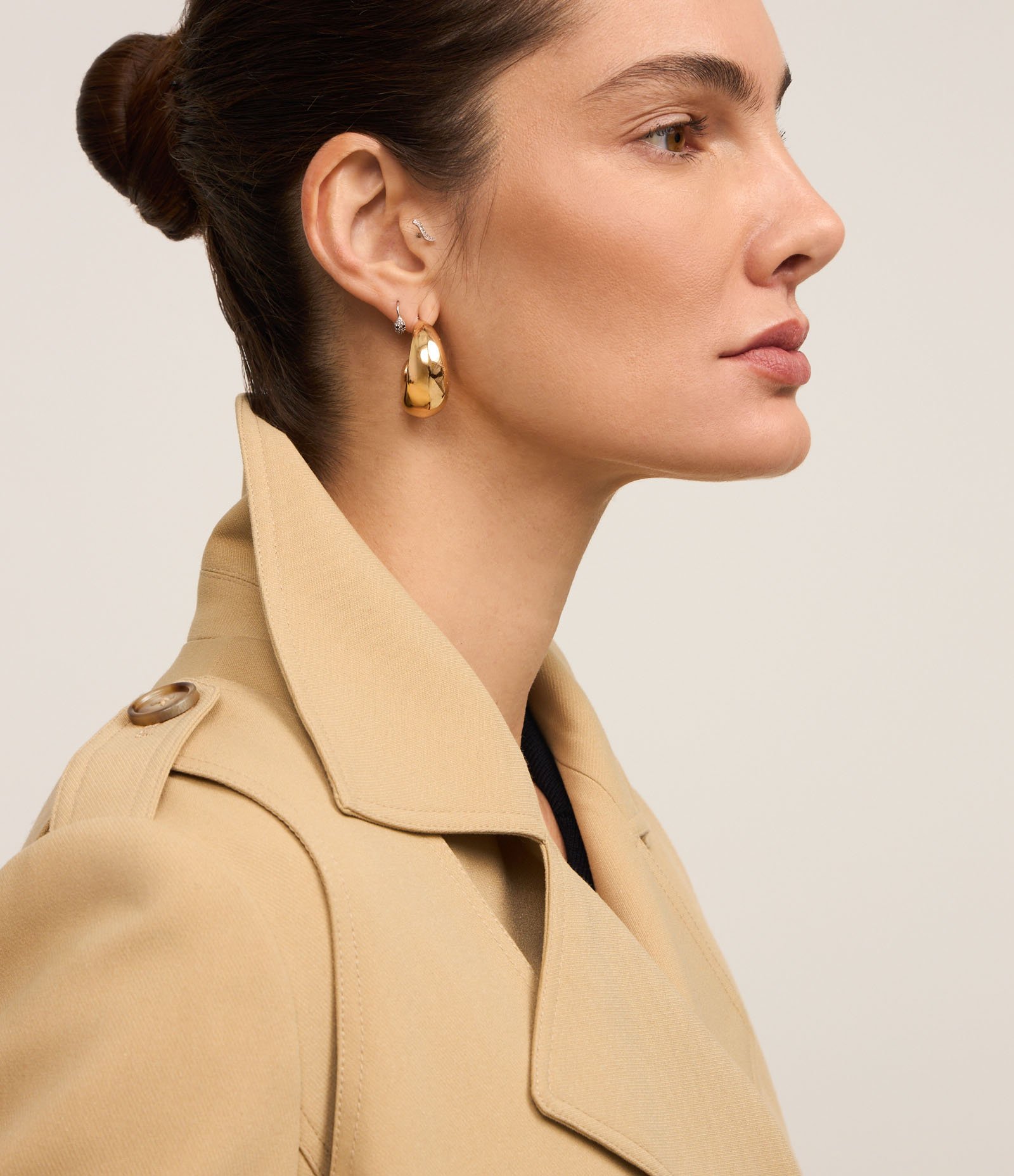 Casaco Trench Coat Gabardine com Botões Frontais e Cinto Bege 8