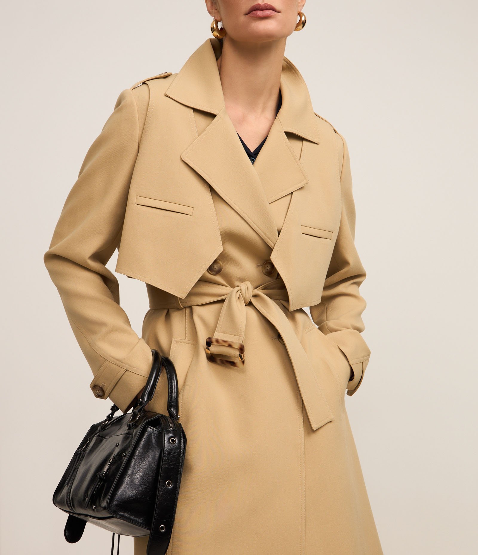 Casaco Trench Coat Gabardine com Botões Frontais e Cinto Bege 9