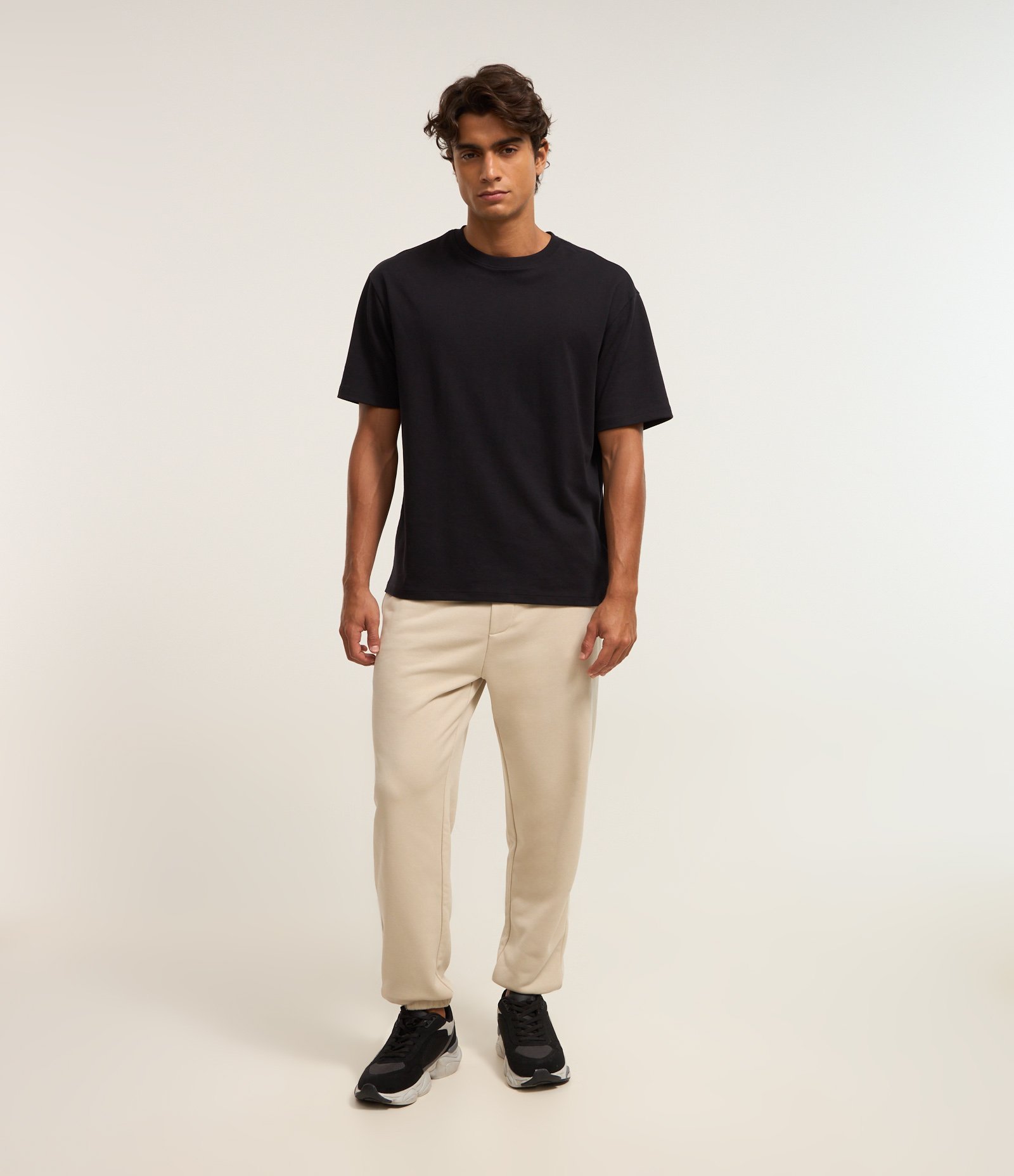 Calça Jogger em Moletom com Cós Elástico e Cordão Bege 1