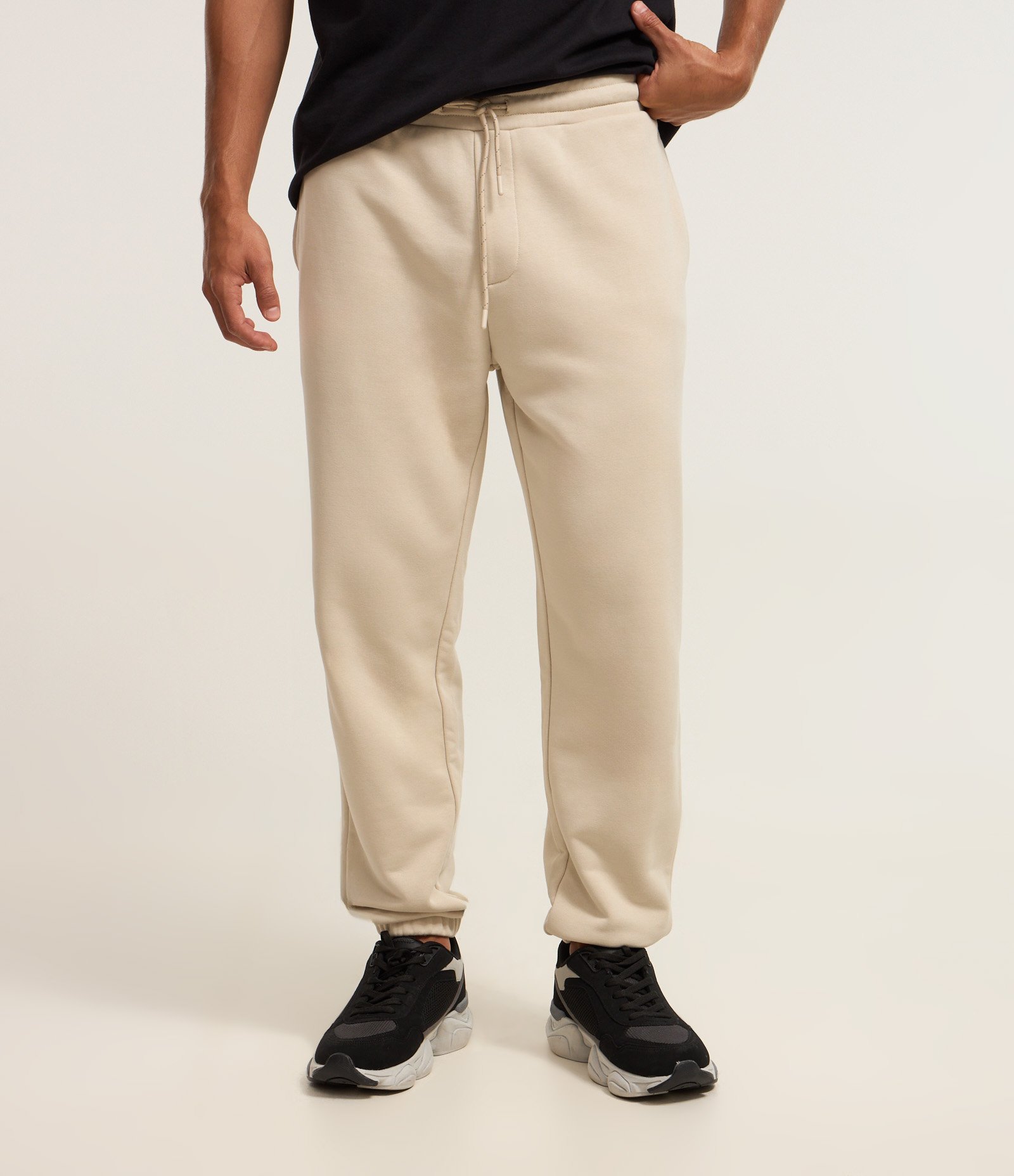 Calça Jogger em Moletom com Cós Elástico e Cordão Bege 2