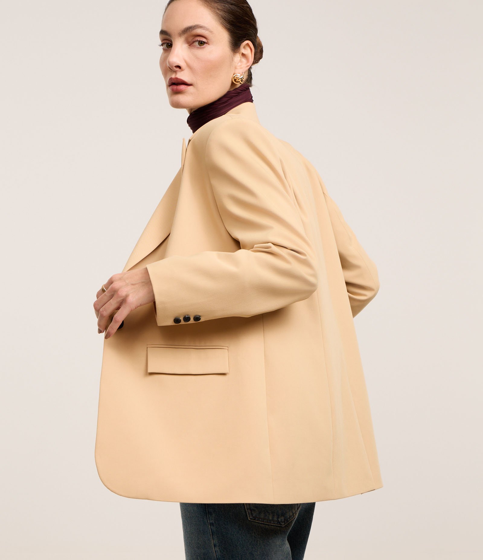 Blazer Oversized Alfaiatado com Botão Único Bege 4