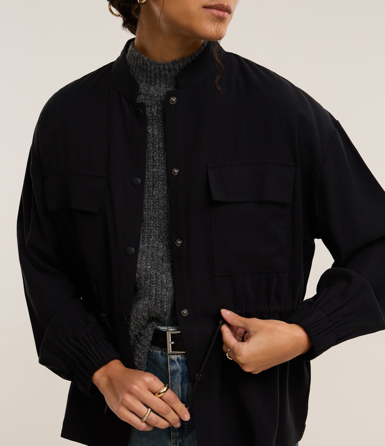 Jaqueta Parka em Viscose com Tencel na Cintura e Gola Alta Preto 5