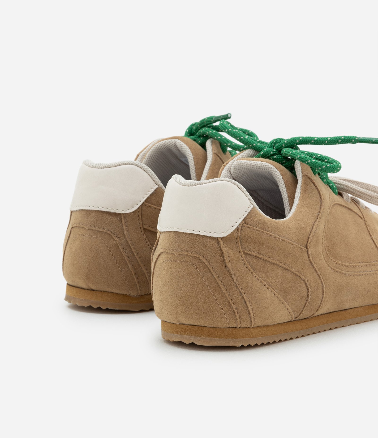 Tênis Chuteira Texturizado com Recortes e Amarração Dupla Marrom 3