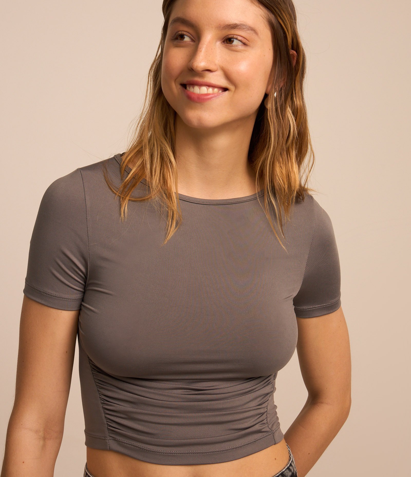 Blusa em Microfibra com Drapeados Frontais Cinza 3