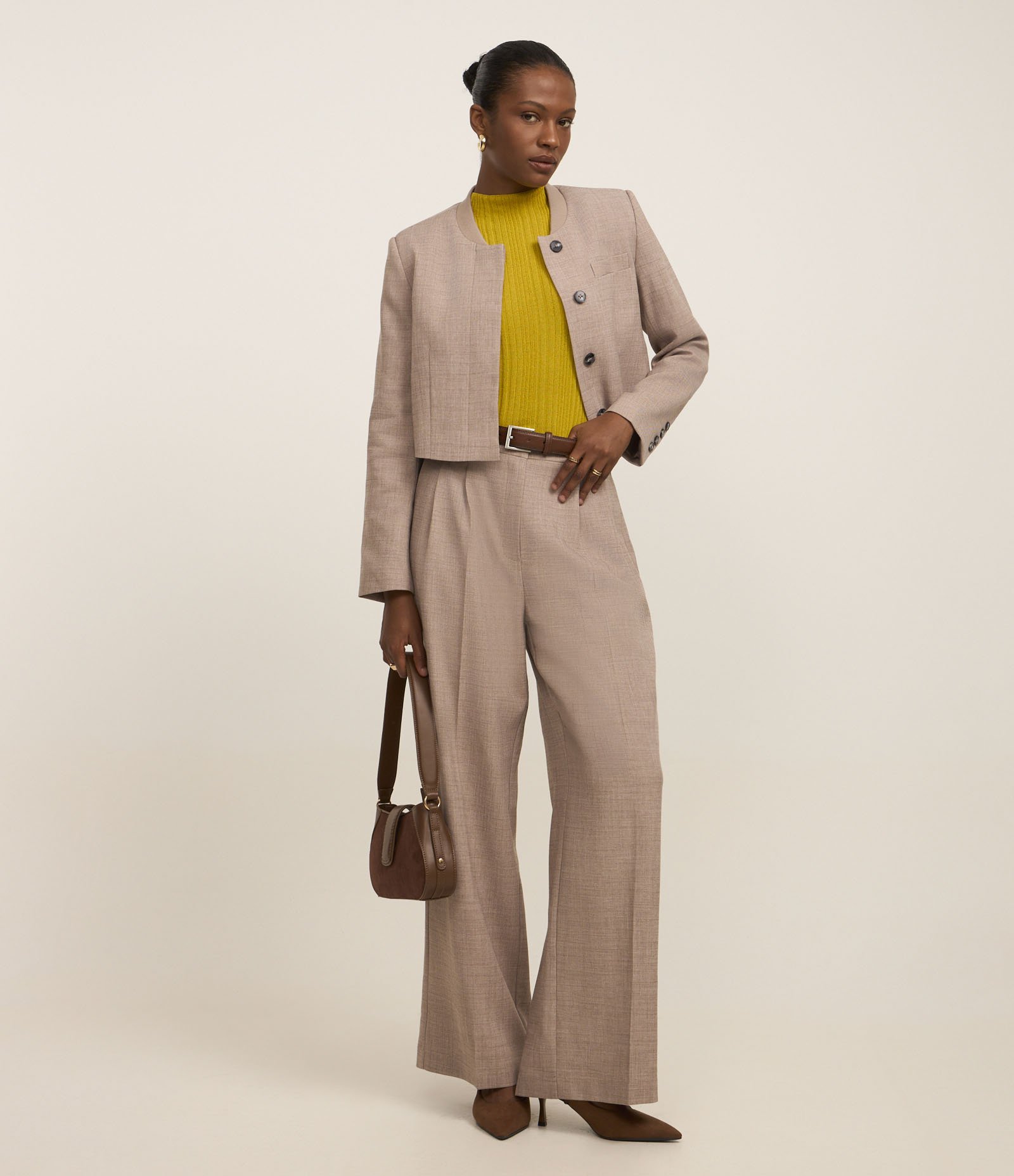 Blusa Canelada em Tricô com Gola Redonda Ajustada Amarelo 2