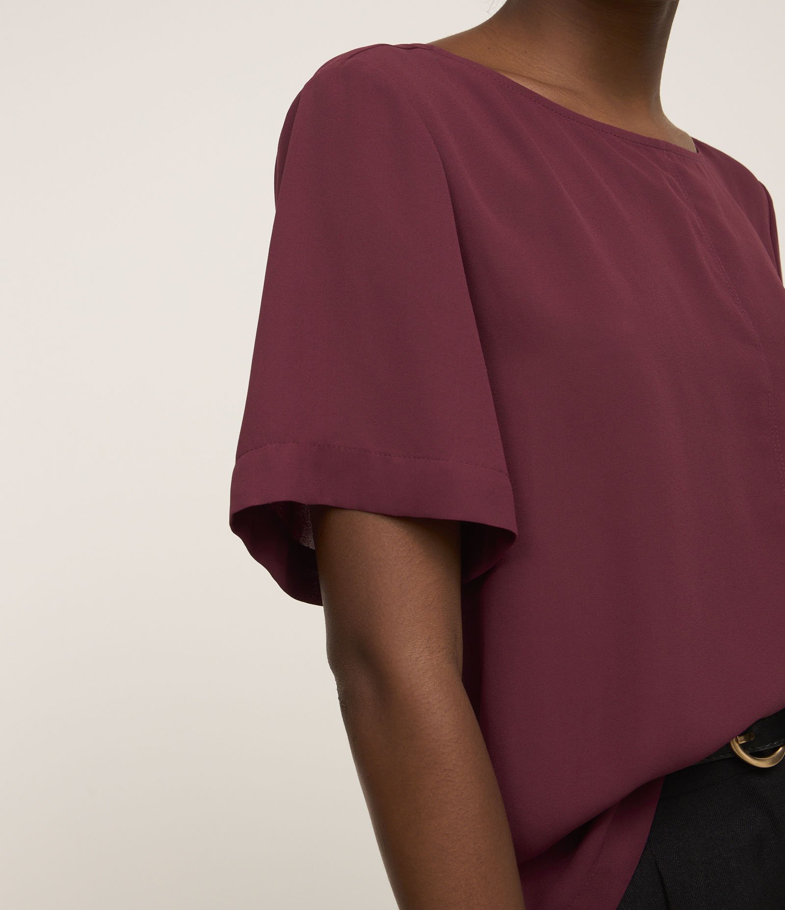 Blusa Básica em Crepe com Costura Frontal Vermelho 4