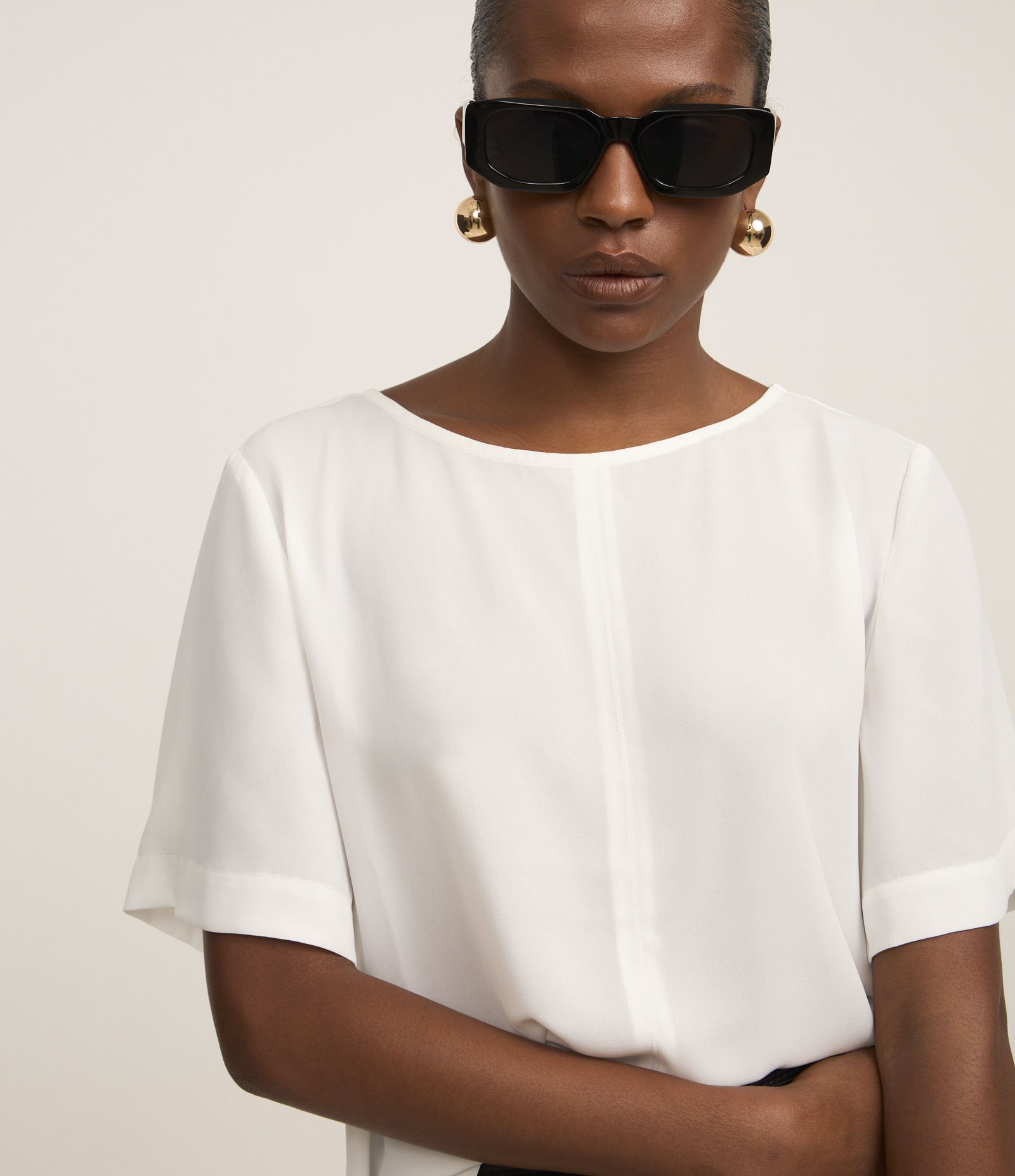 Blusa Básica em Crepe com Costura Frontal 1