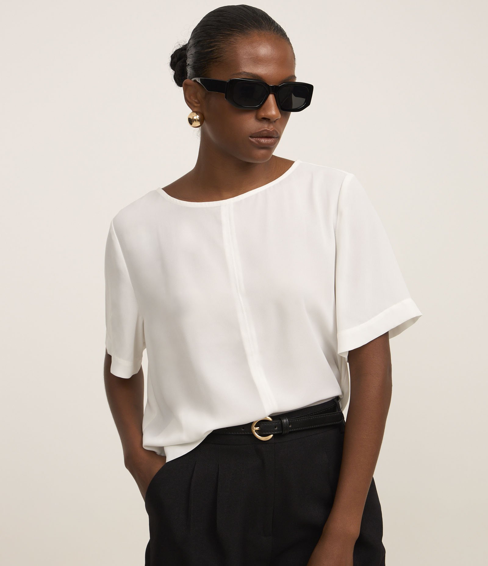 Blusa Básica em Crepe com Costura Frontal 3