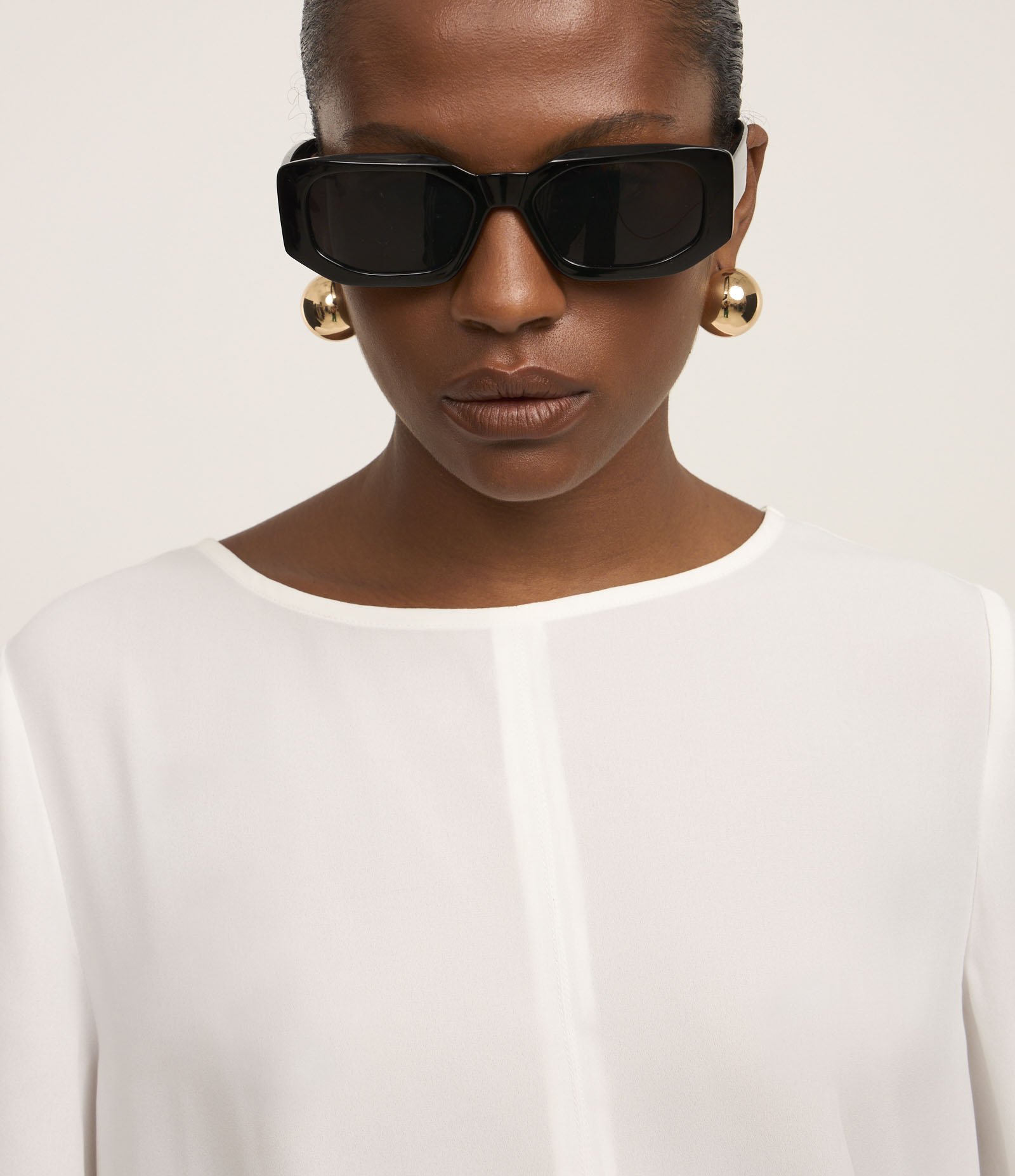 Blusa Básica em Crepe com Costura Frontal 4