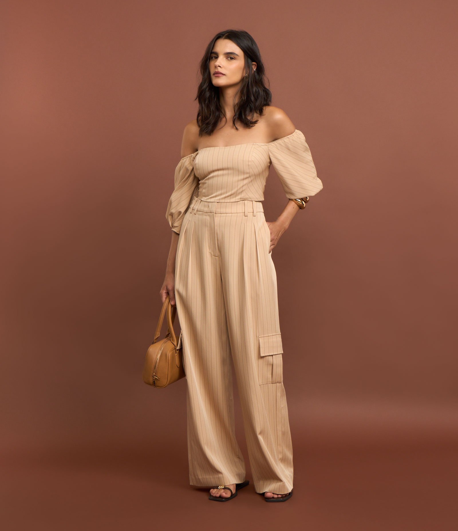 Blusa Ombro a Ombro Alfaiatada com Manga Bufante Bege 1