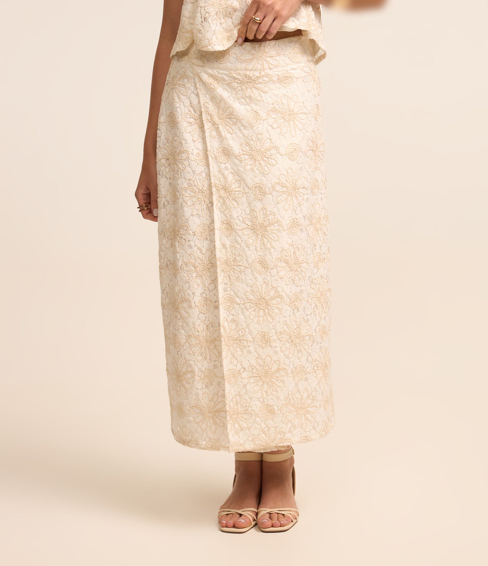 Saia Longa em Algodão Texturizado com Renda Floral Off White 3