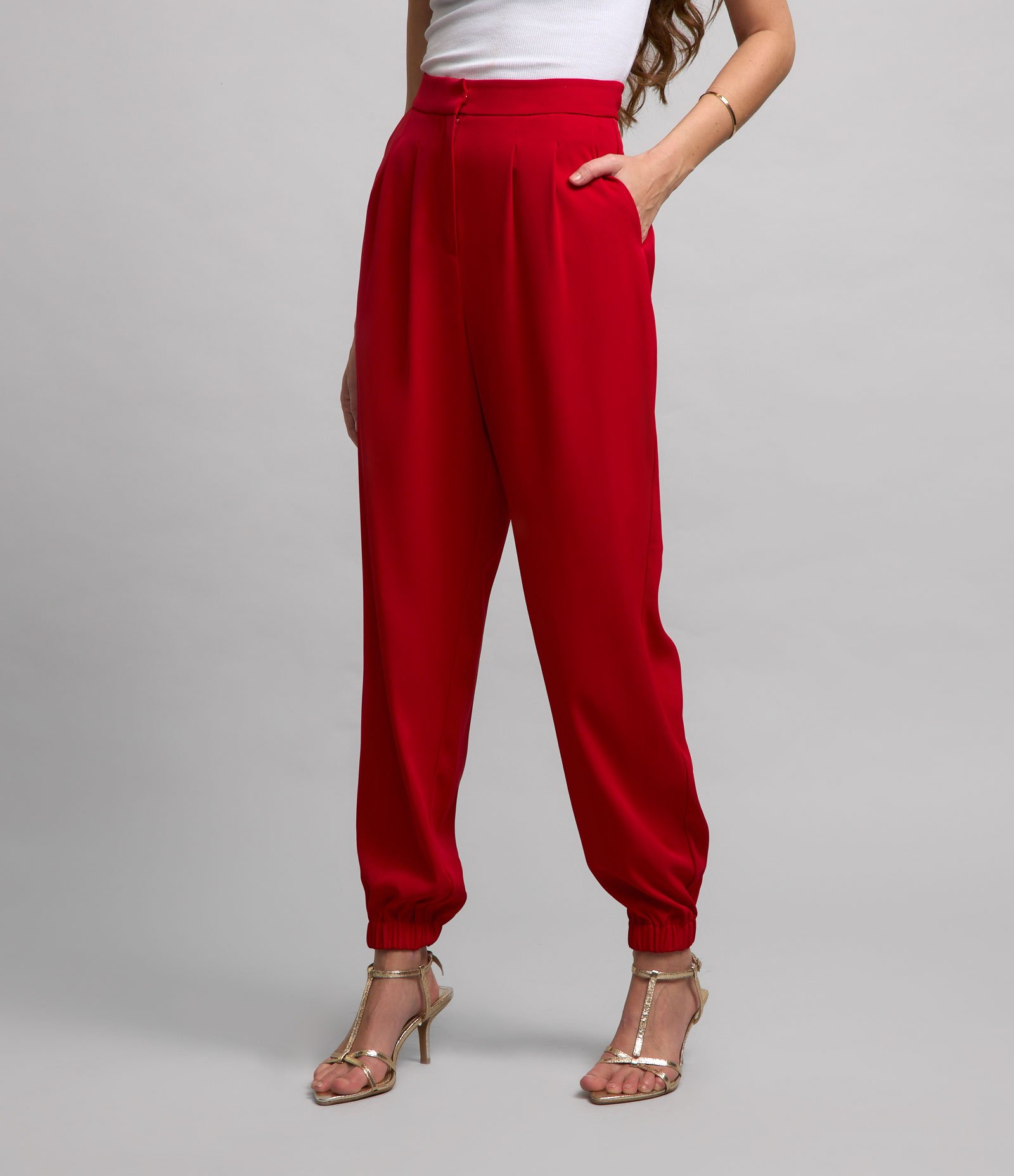 Calça Jogger em Crepe com Pregas Vermelho 2