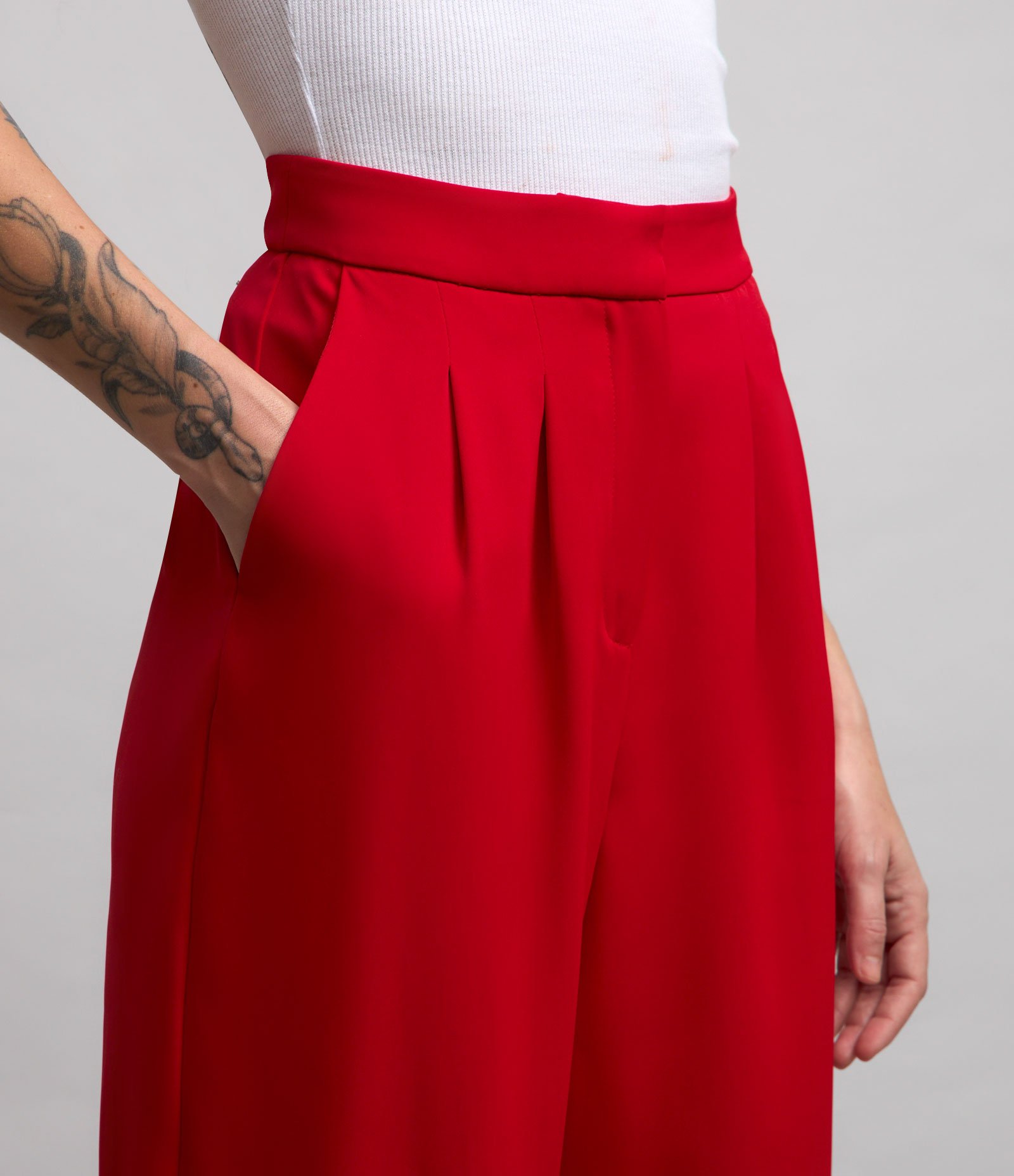 Calça Jogger em Crepe com Pregas Vermelho 4