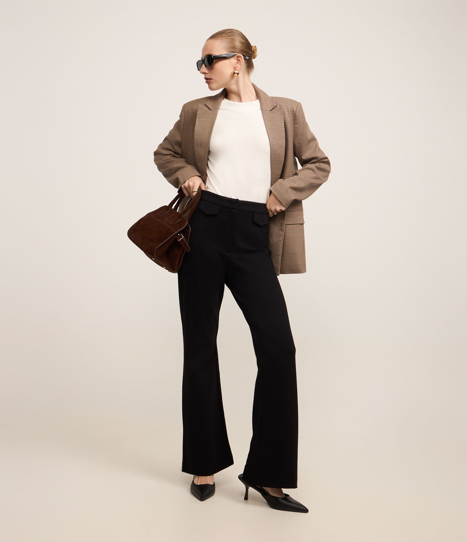 Calça Flare em Ponto Roma com Bolsinhos de Lapela 1