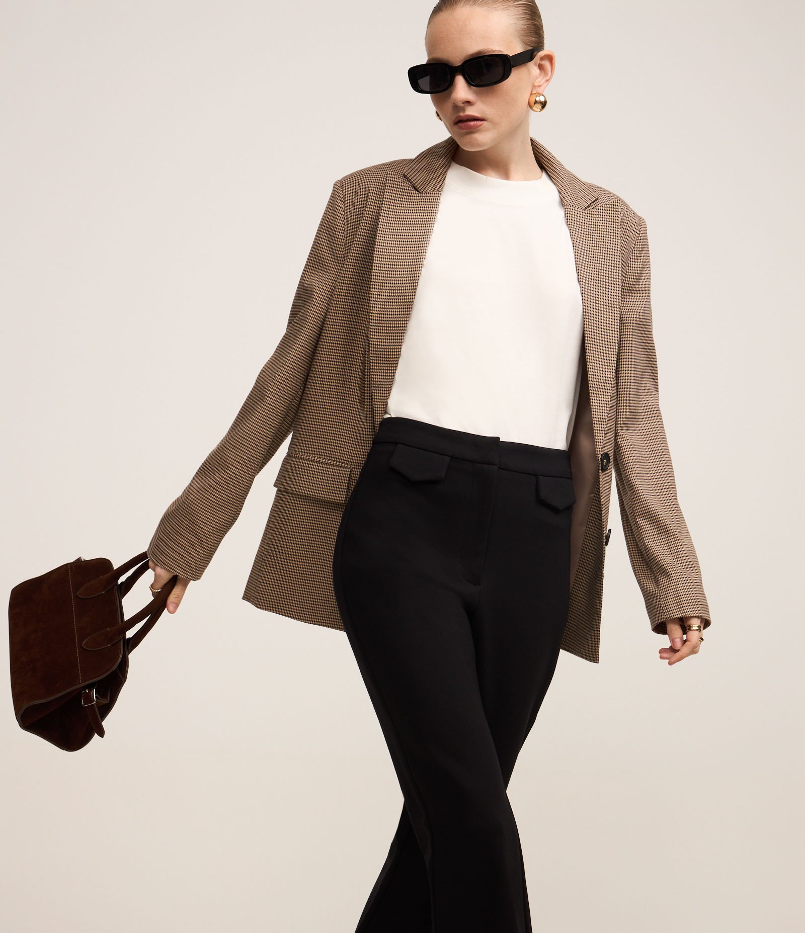 Calça Flare em Ponto Roma com Bolsinhos de Lapela 2