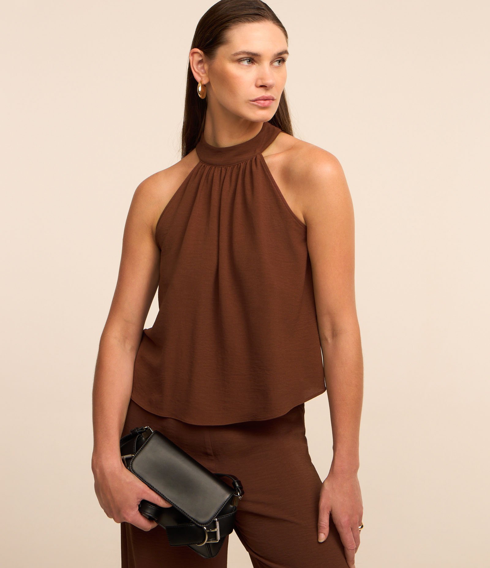 Blusa Sem Manga com Efeito Airflow e Gola Halter Marrom 1