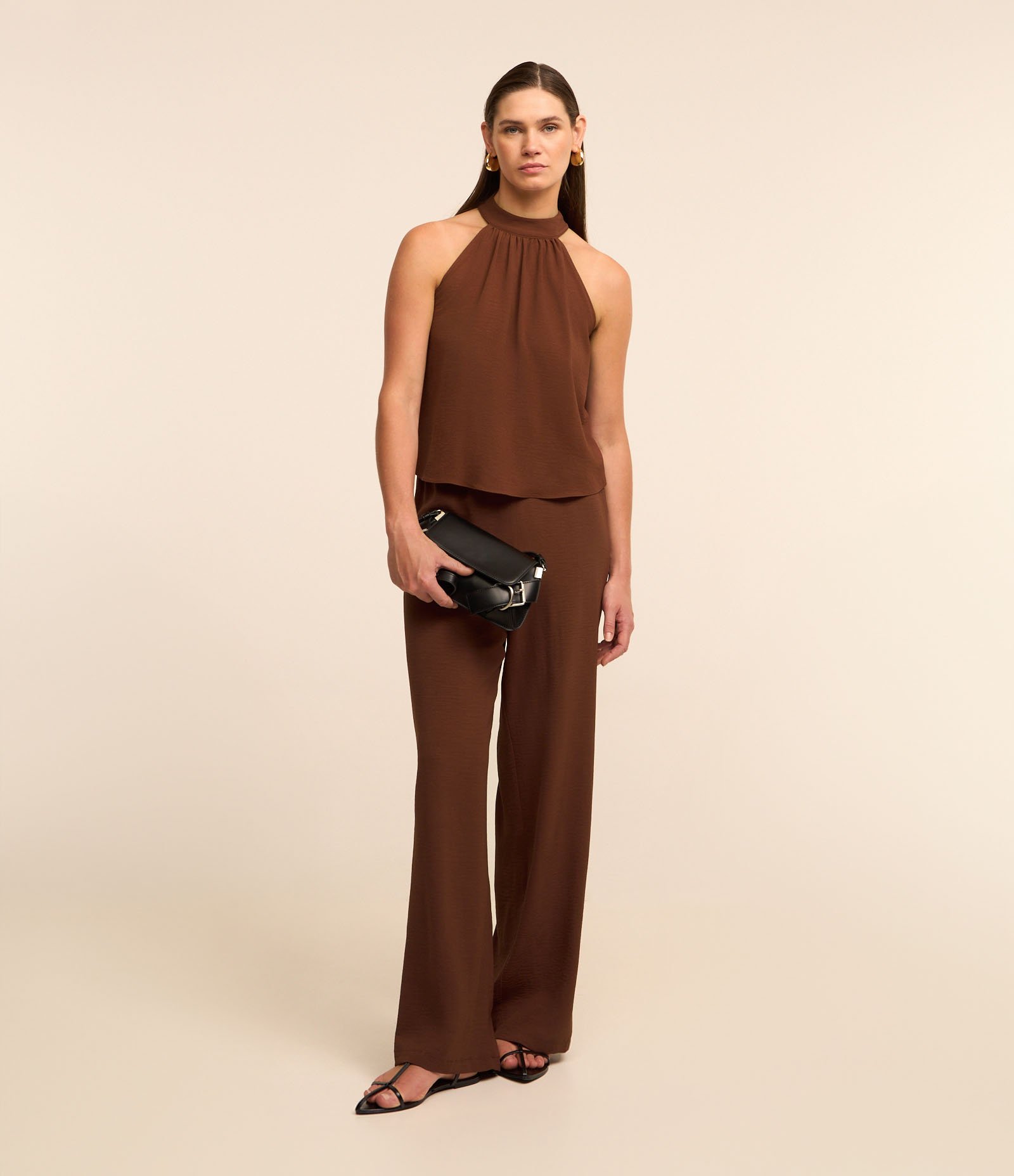 Blusa Sem Manga com Efeito Airflow e Gola Halter Marrom 2