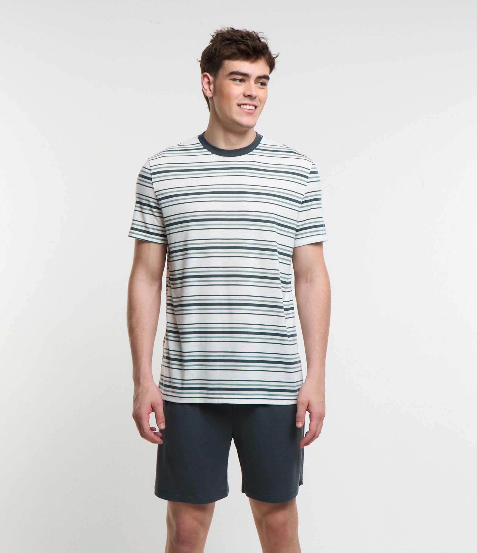 Pijama Curto com Listras Finas Horizontais Verde 1