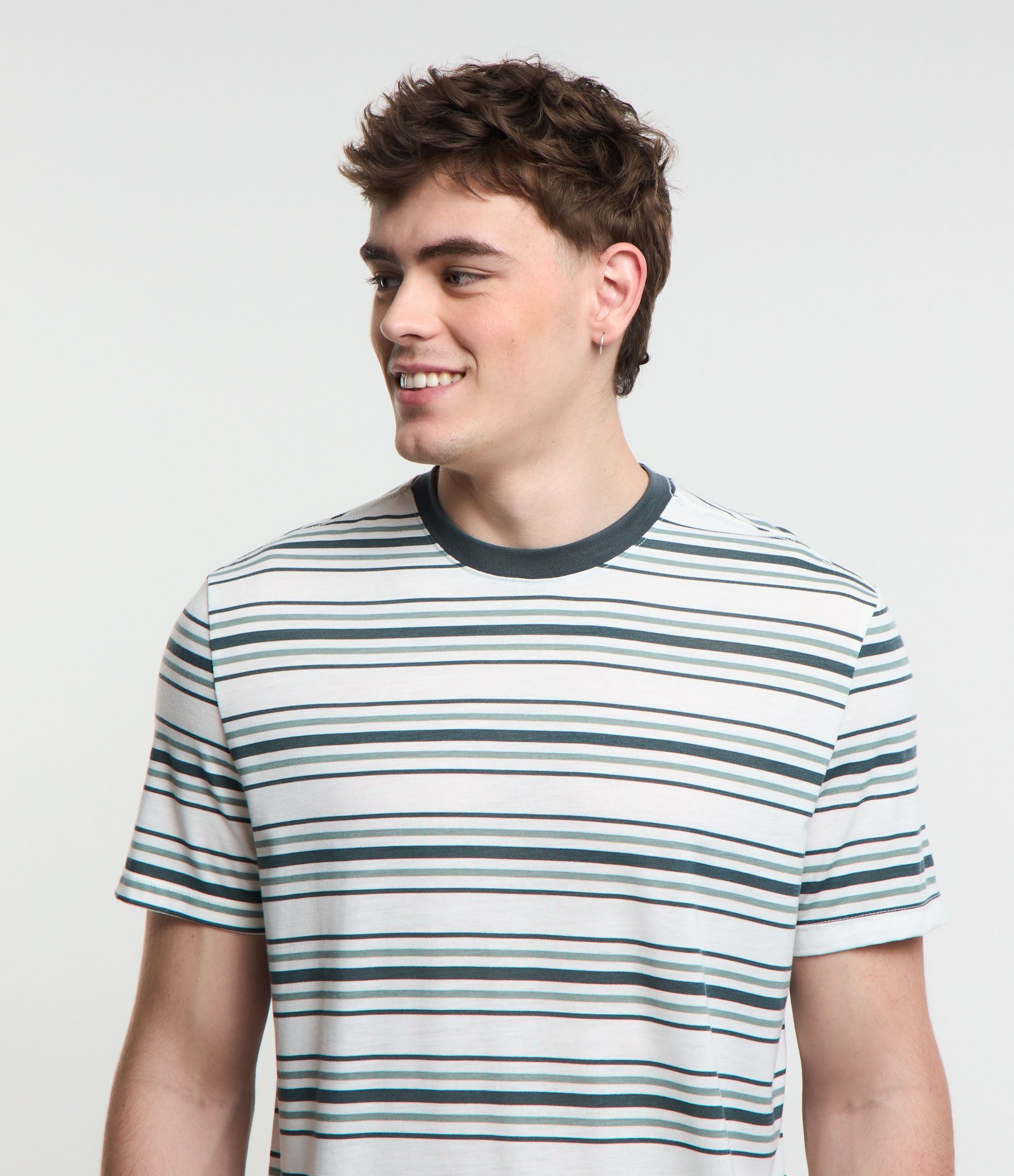 Pijama Curto com Listras Finas Horizontais Verde 3