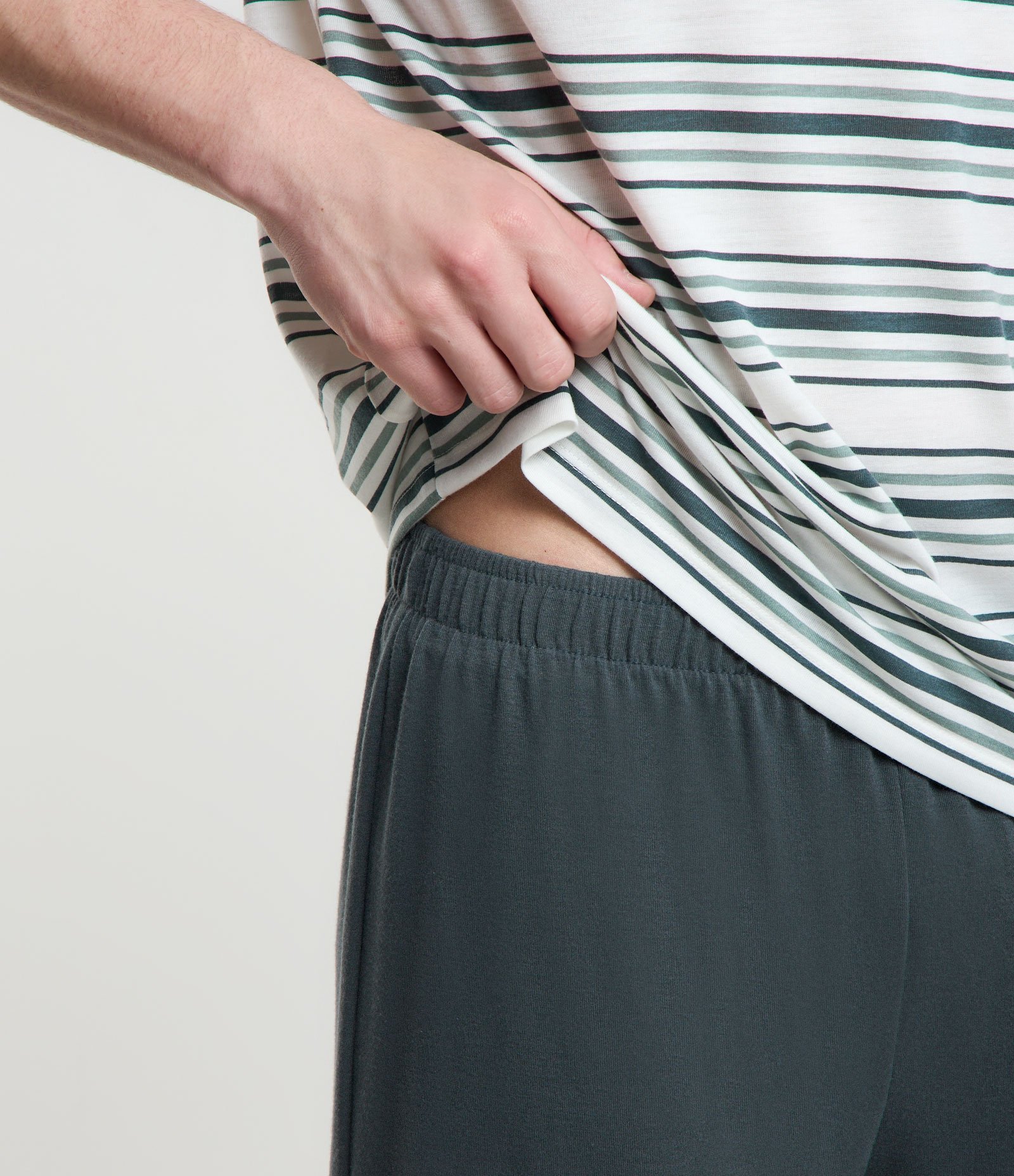 Pijama Curto com Listras Finas Horizontais Verde 4