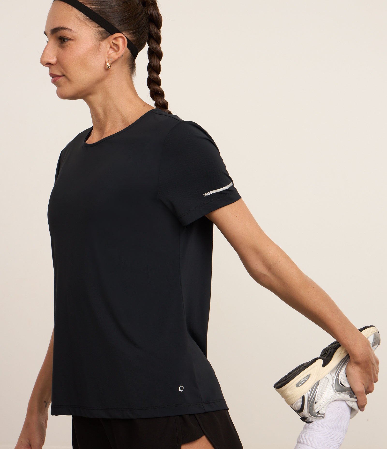 Camiseta Esportiva Regular Texturizada com Detalhe Refletivo Preto 1