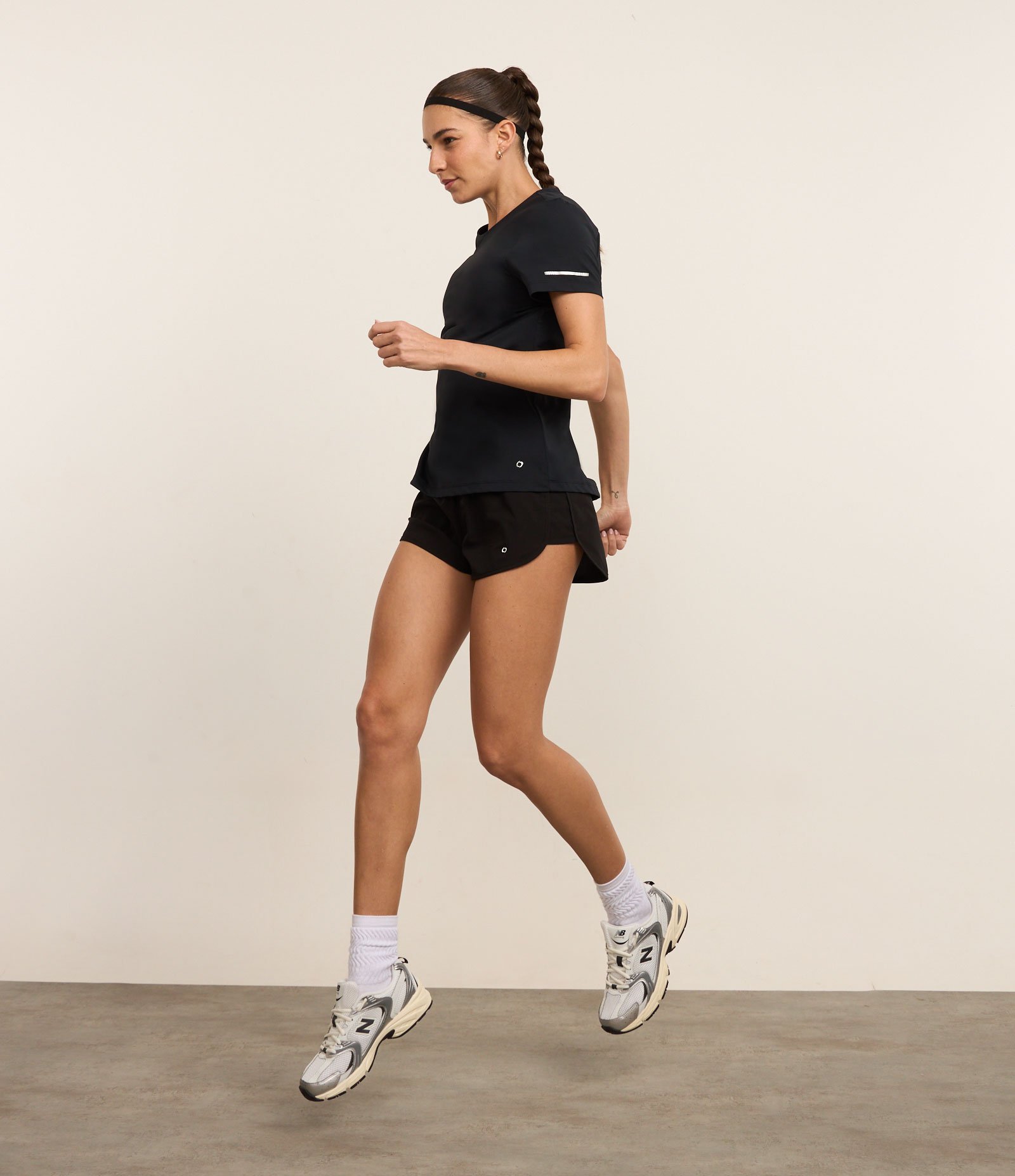 Camiseta Esportiva Regular Texturizada com Detalhe Refletivo Preto 2