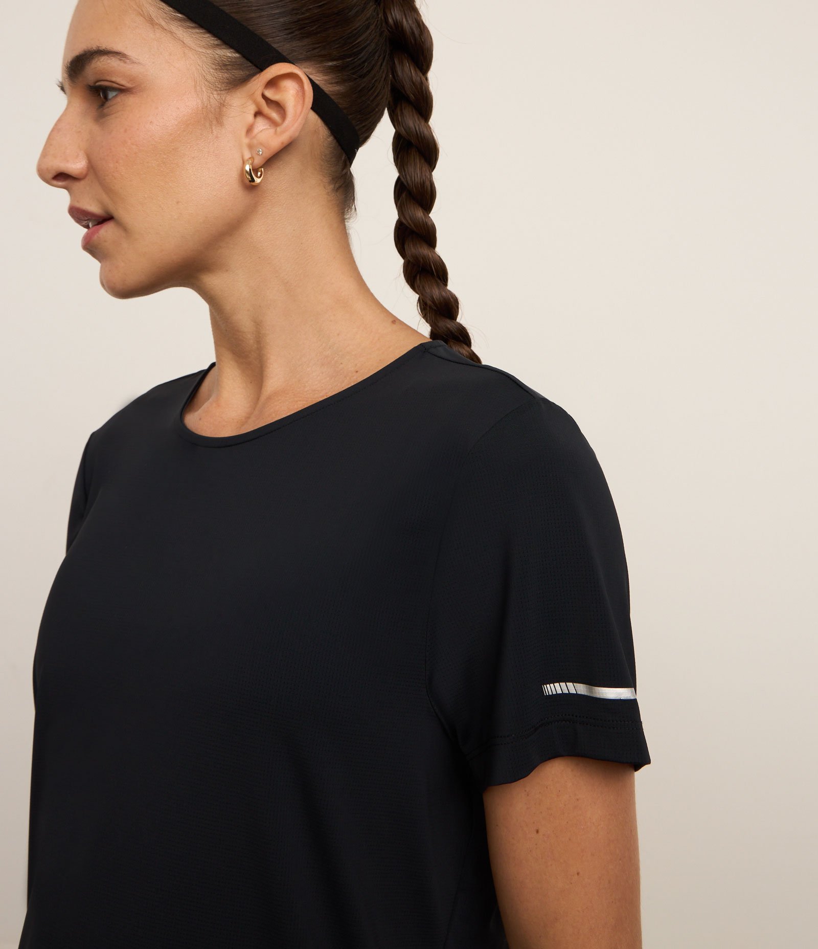 Camiseta Esportiva Regular Texturizada com Detalhe Refletivo Preto 3