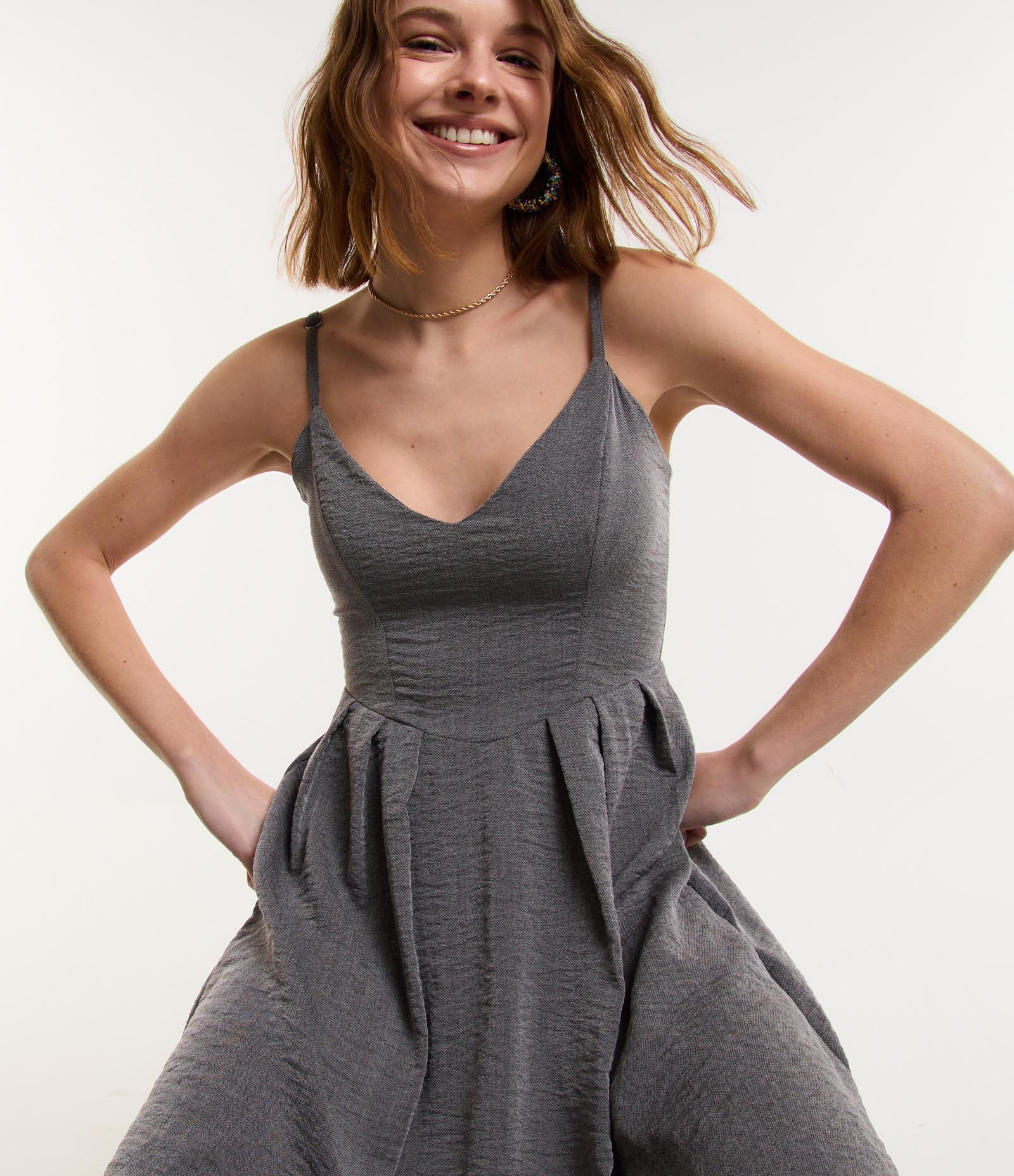 Vestido Longo Alfaiatado com Alcinha e Recorte na Cintura Cinza 6