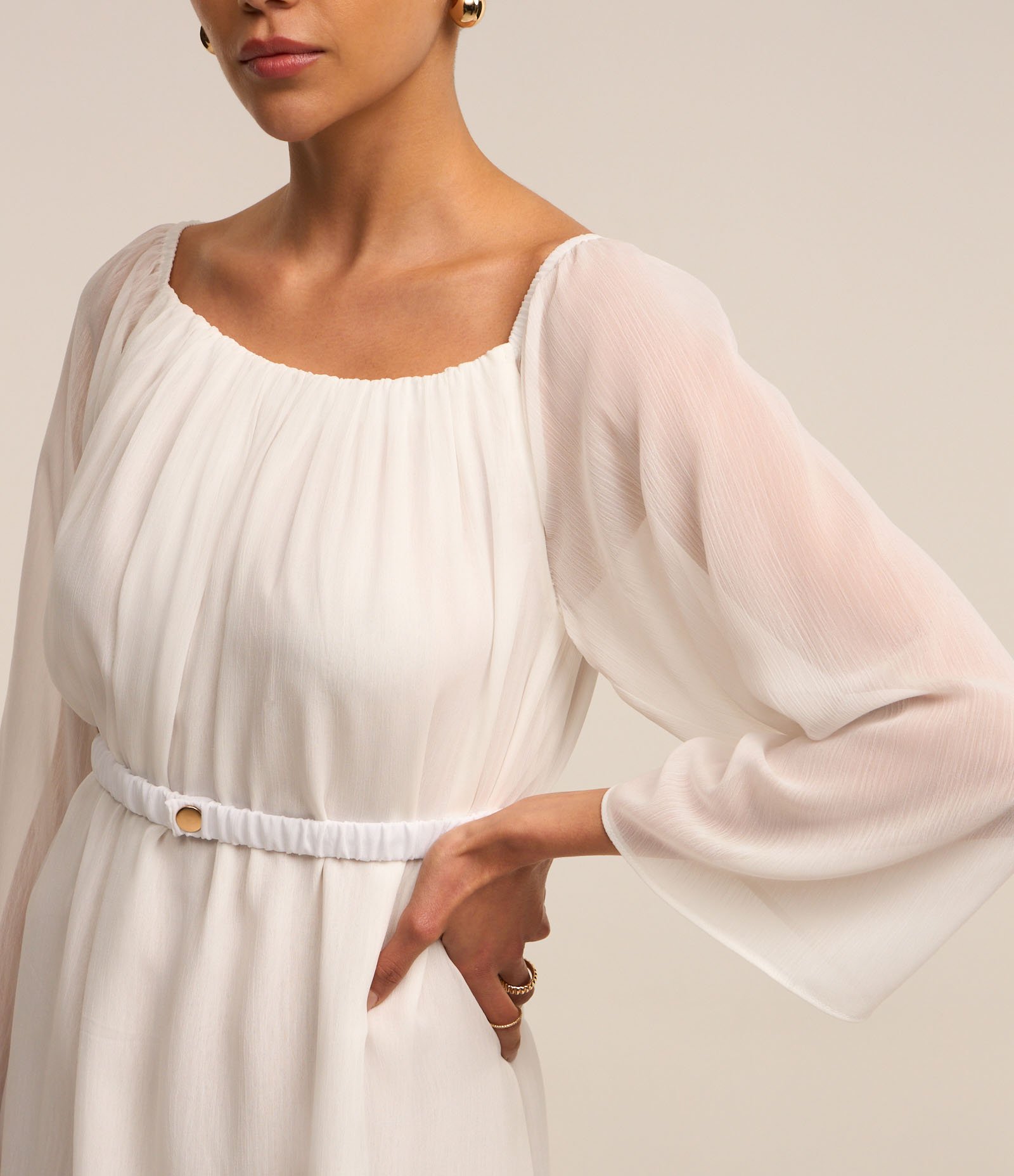 Vestido em Chiffon com Decote Ombro a Ombro e Cintura Marcada Branco Neve 4