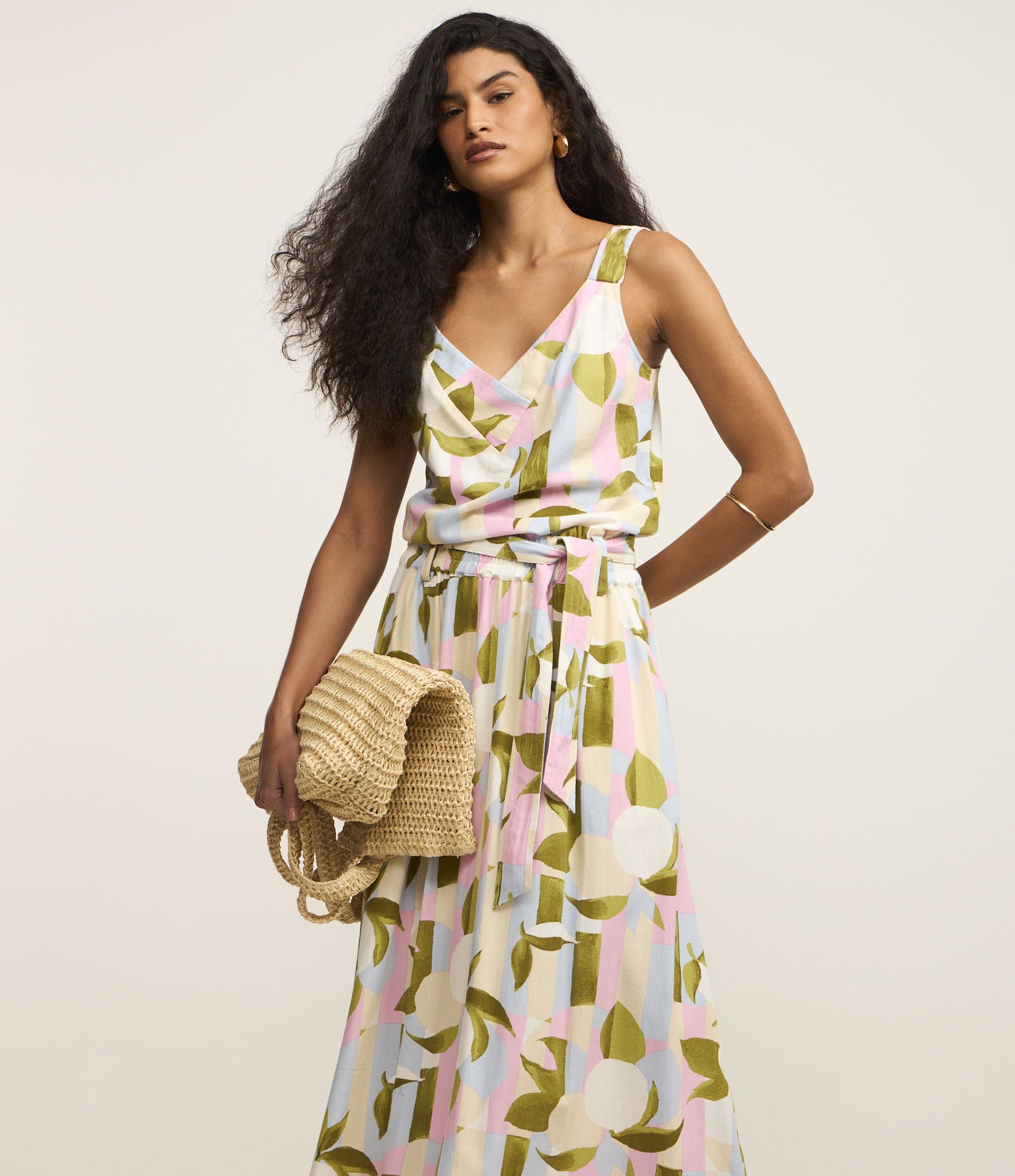 Saia Midi Evasê em Viscolinho Cós Elástico e Amarração com Estampa Abstrata Multicores 2