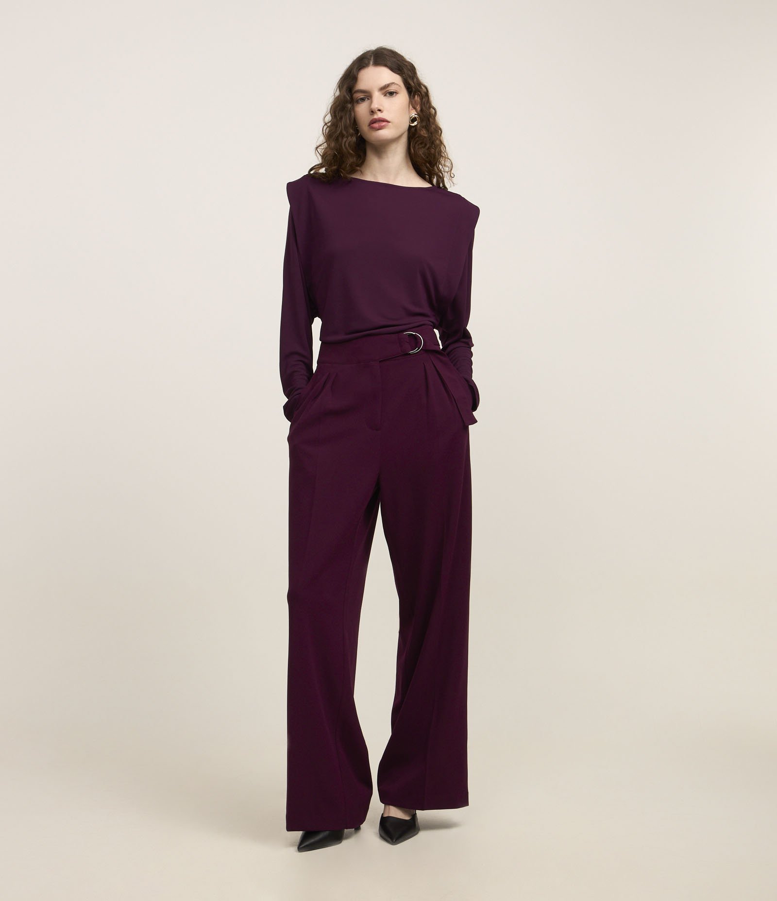 Calça Wide Leg em Crepe Cós com Fivela Roxo 1