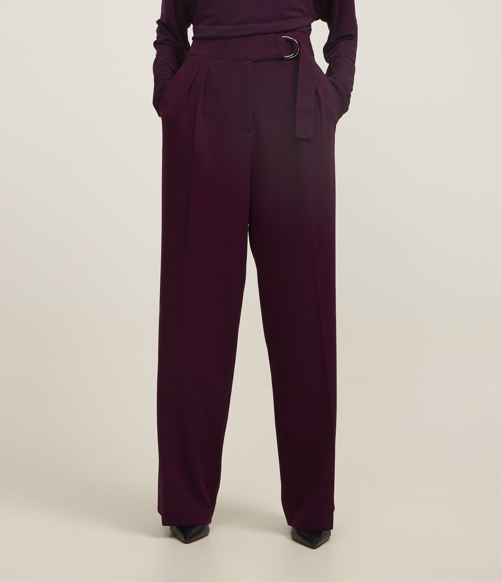 Calça Wide Leg em Crepe Cós com Fivela Roxo 3