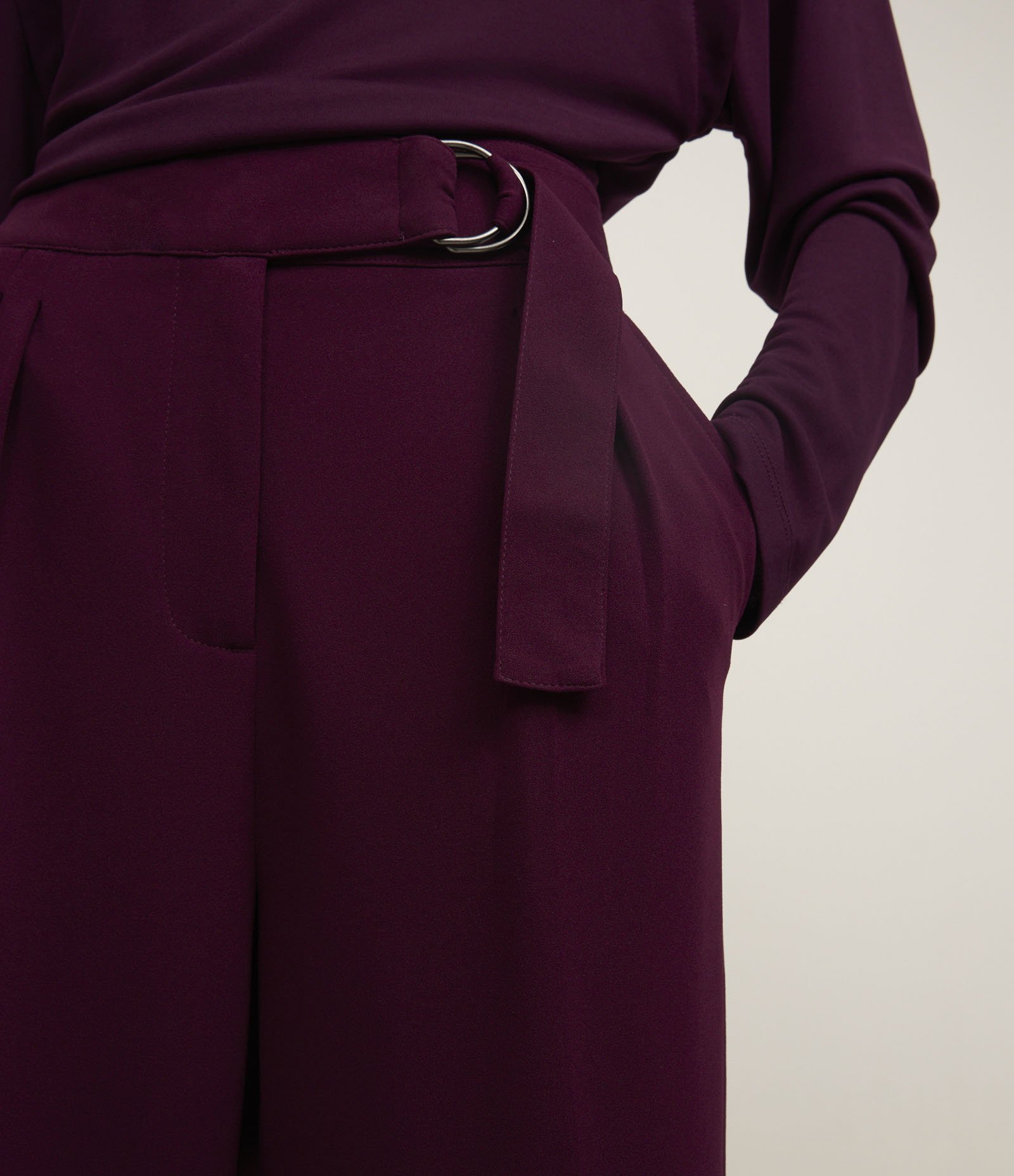 Calça Wide Leg em Crepe Cós com Fivela Roxo 4