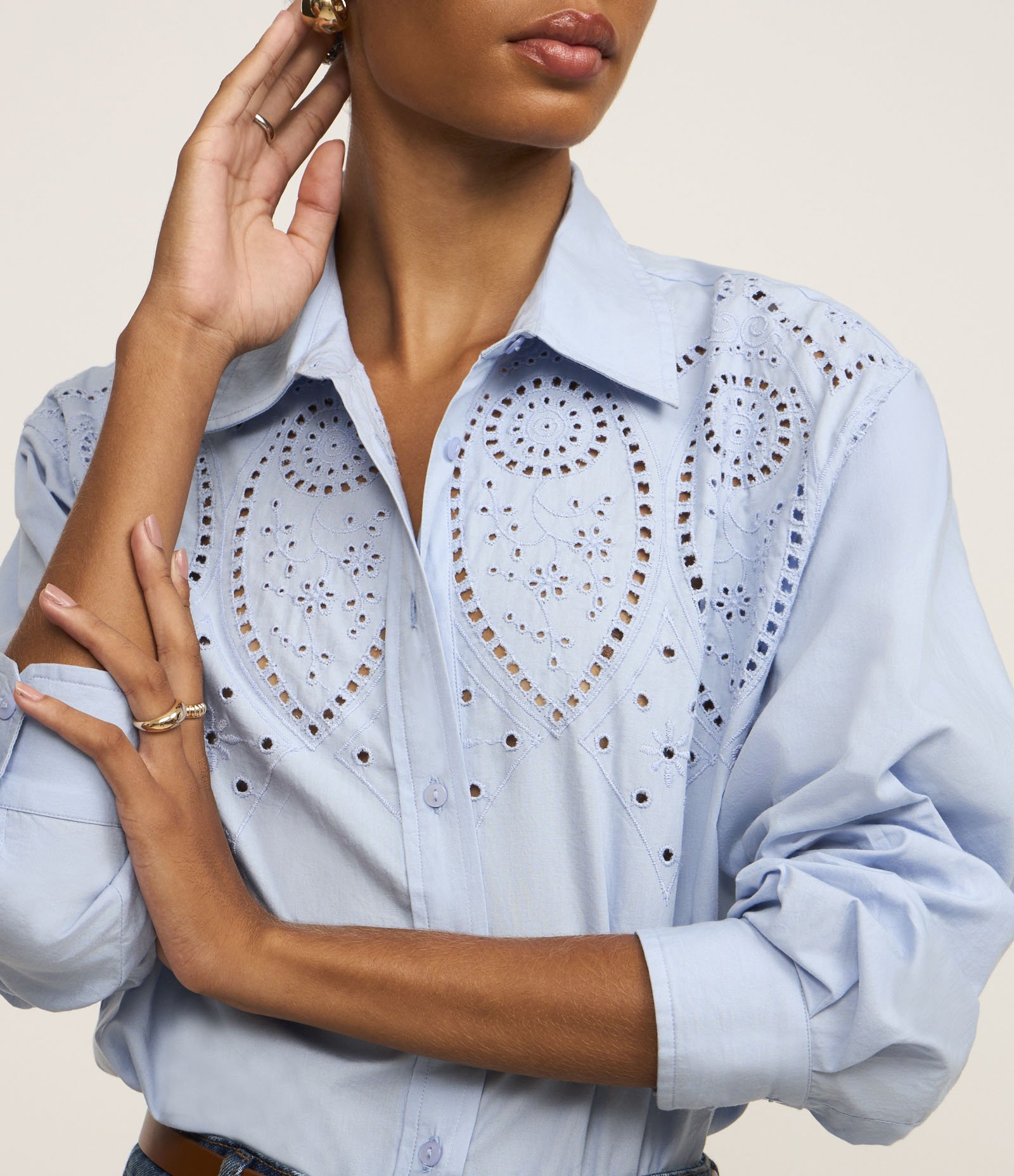 Camisa em Tricoline com Bordado Vazado e Manga Longa Azul 3