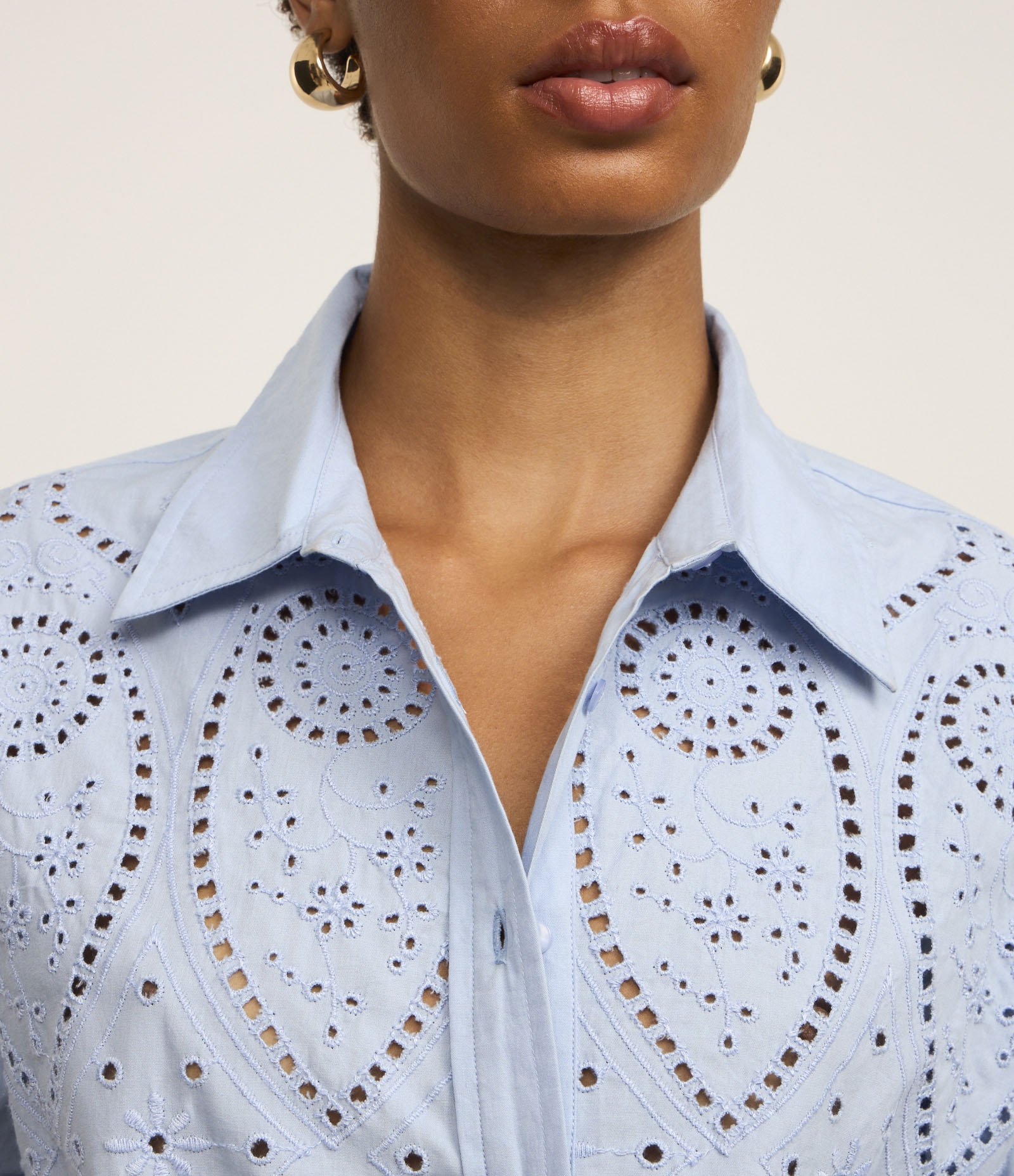 Camisa em Tricoline com Bordado Vazado e Manga Longa Azul 4