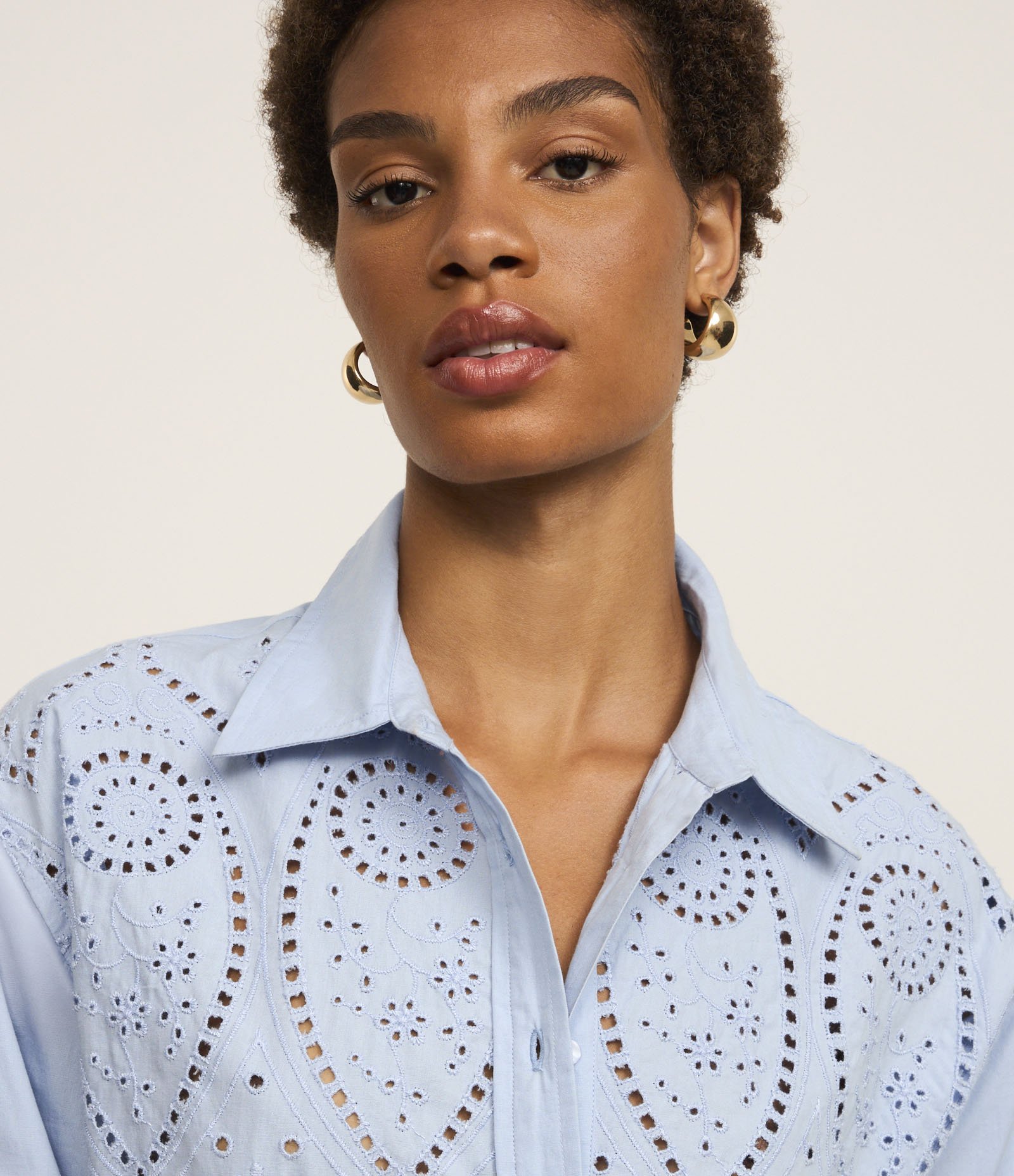 Camisa em Tricoline com Bordado Vazado e Manga Longa Azul 5