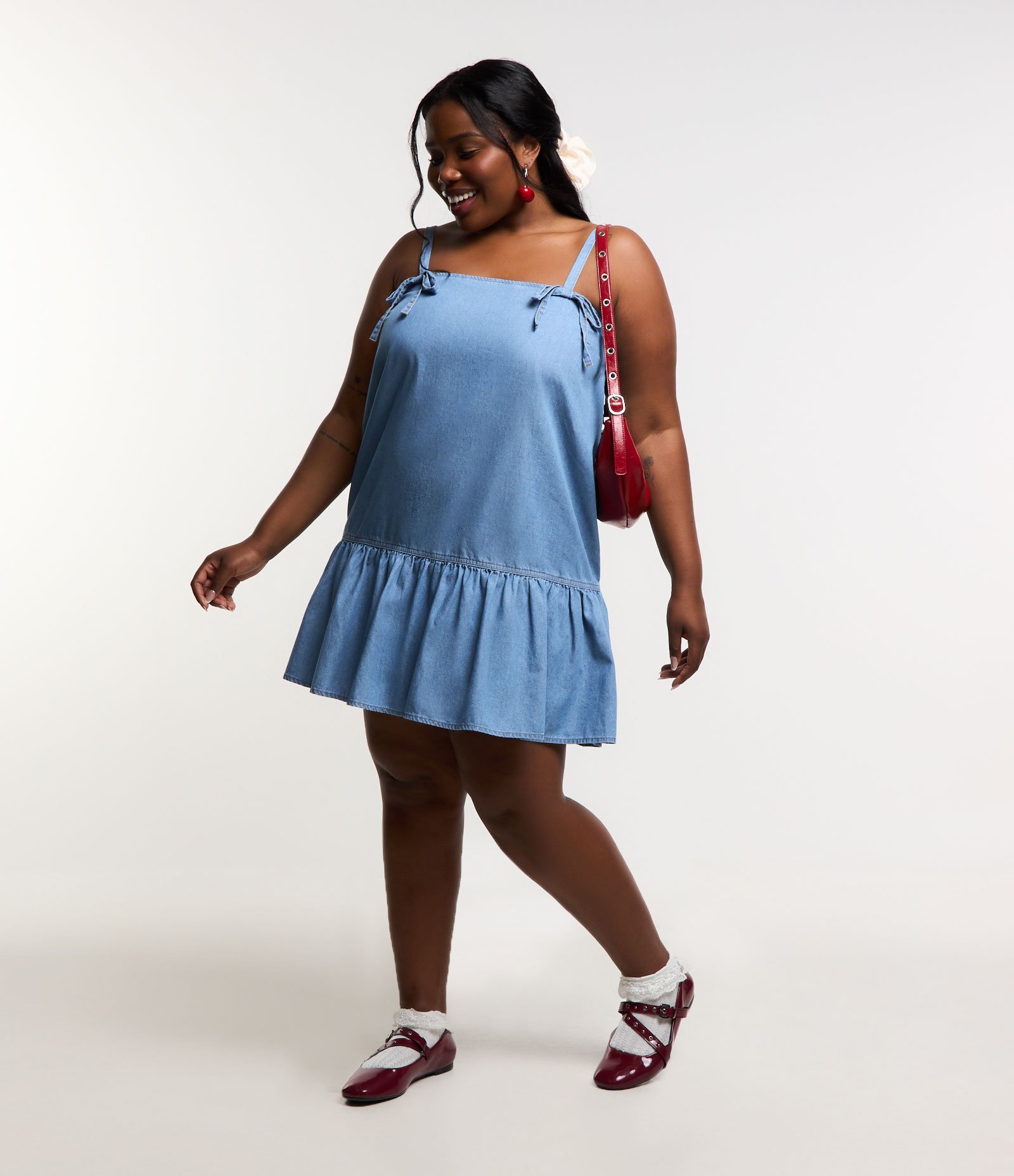 Vestido Curto em Jeans Leve com Laços Curve & Plus Size Azul 2