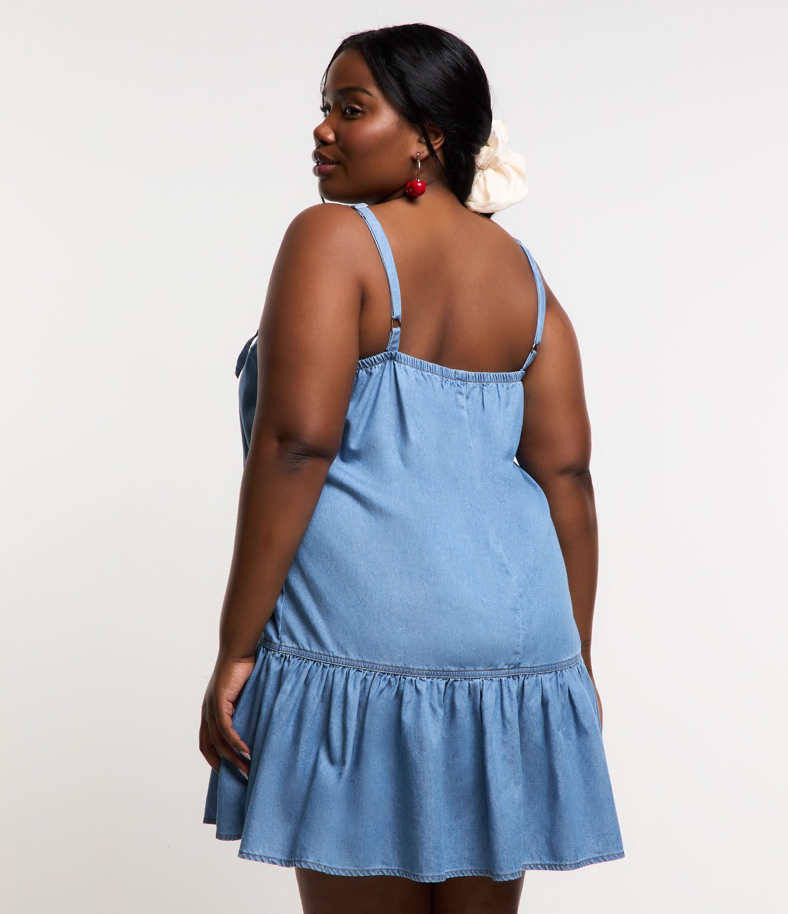 Vestido Curto em Jeans Leve com Laços Curve & Plus Size Azul 3