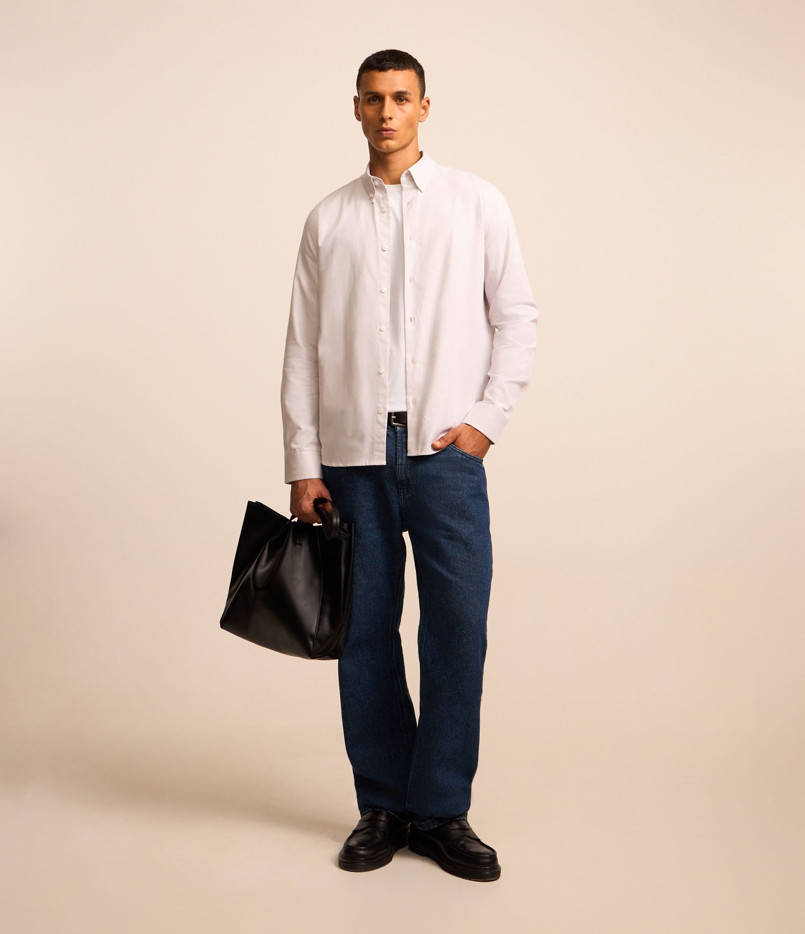 Camisa Regular Básica em Oxford Cinza Claro 2