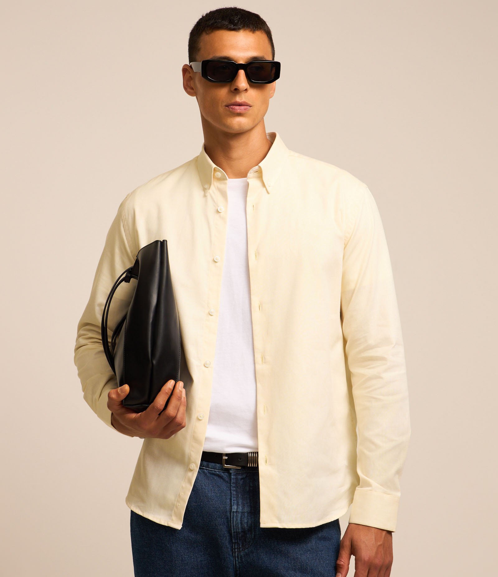 Camisa Regular Básica em Oxford Amarelo Claro 1