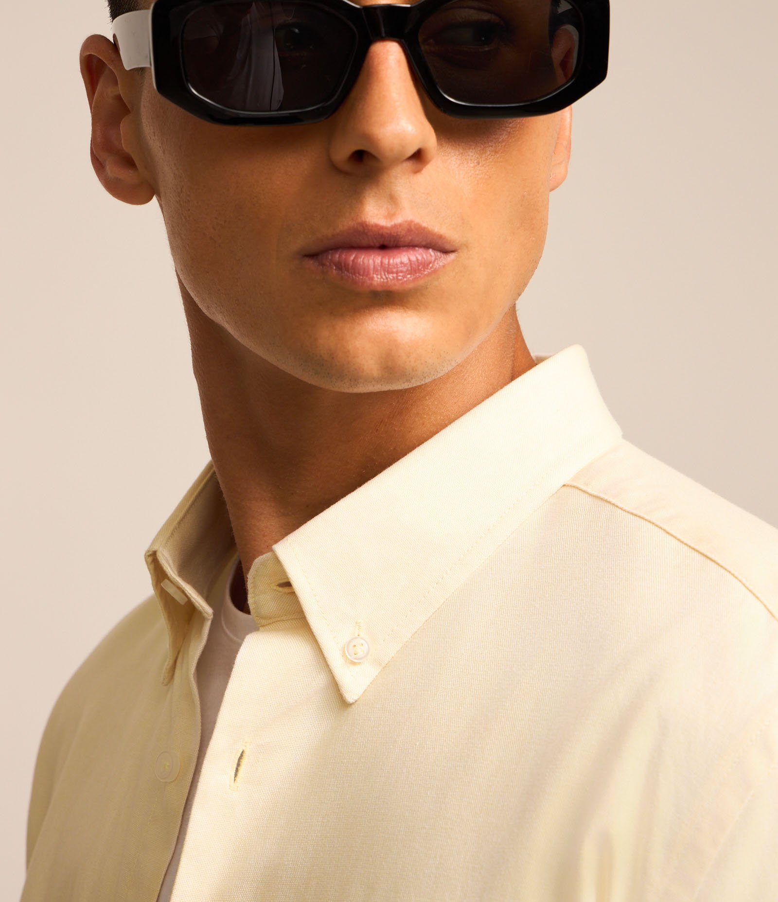 Camisa Regular Básica em Oxford Amarelo Claro 4