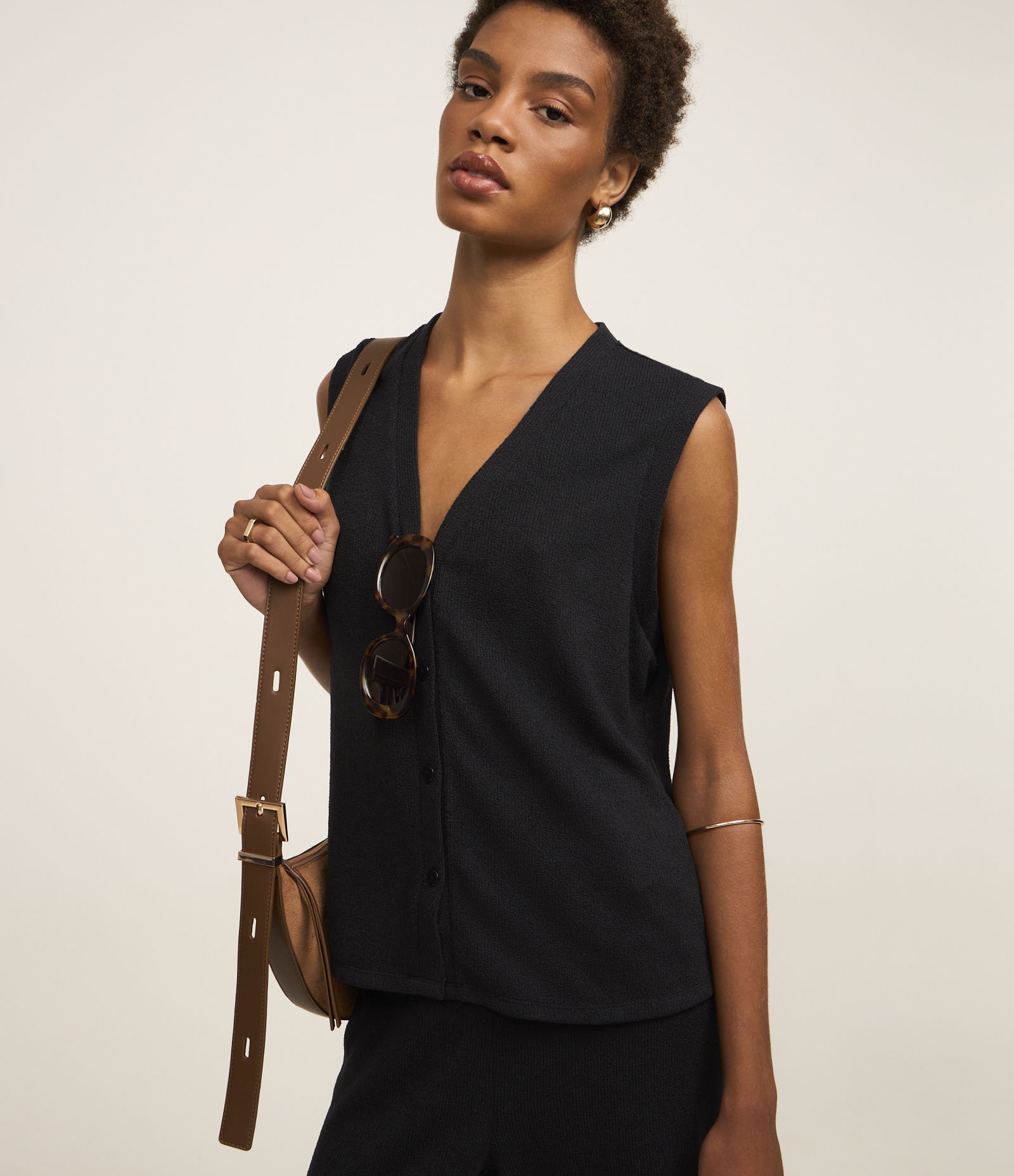 Blusa Alongada e Texturizada com Botões Preto 1