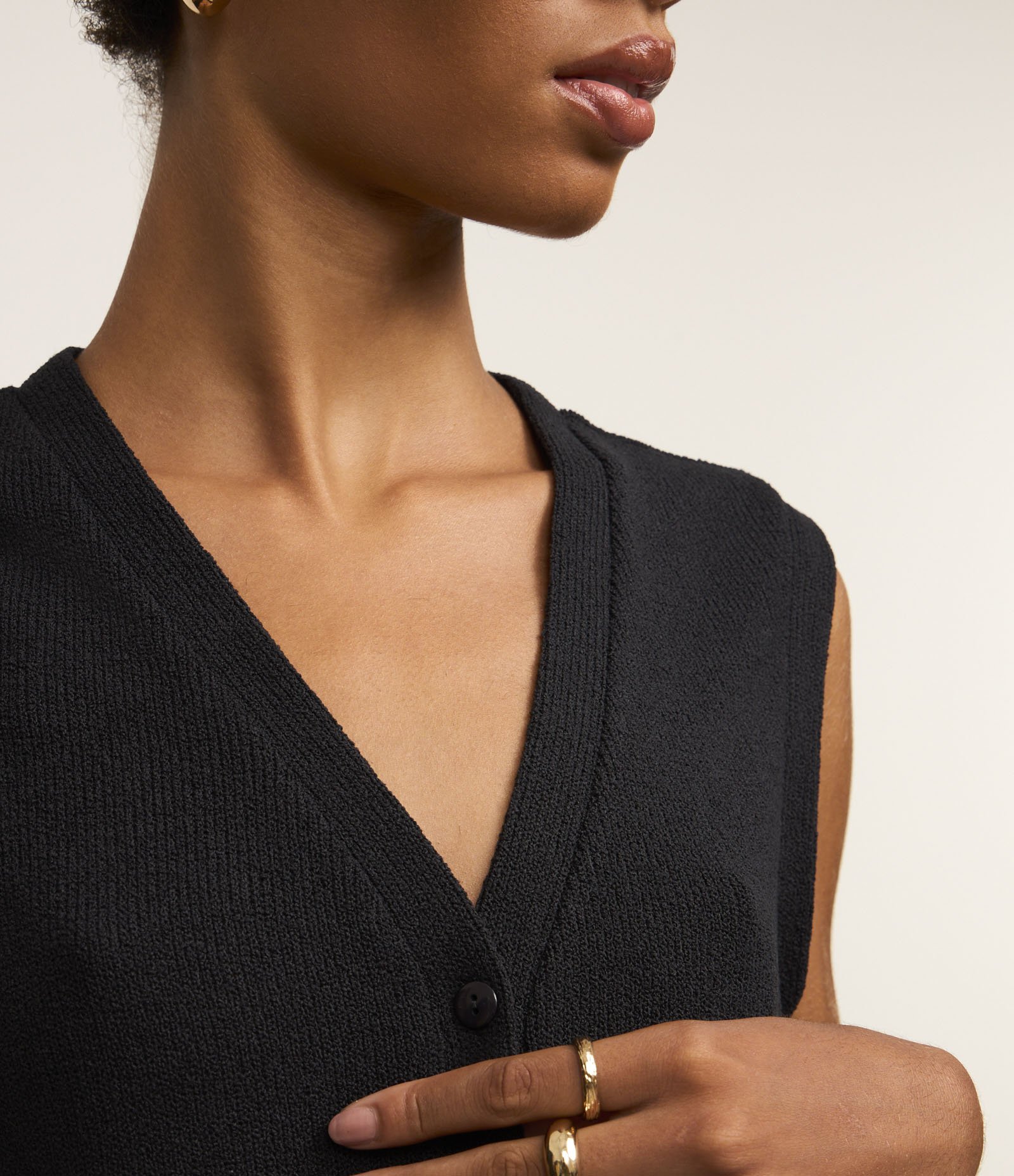 Blusa Alongada e Texturizada com Botões Preto 3